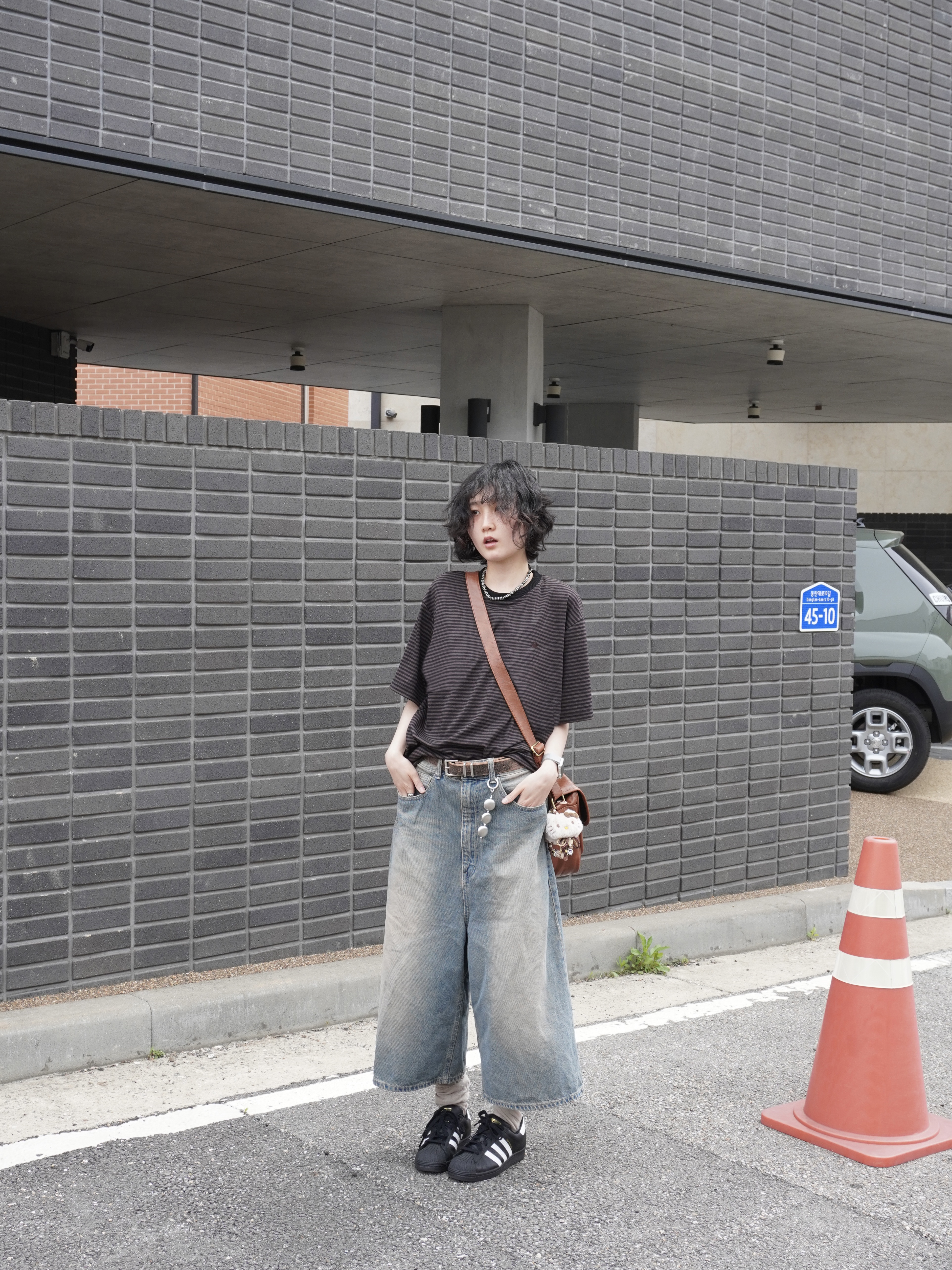 SLOW RECORD HOUSE Stripe Short Sleeve Brown 착용 스타일 - 3
