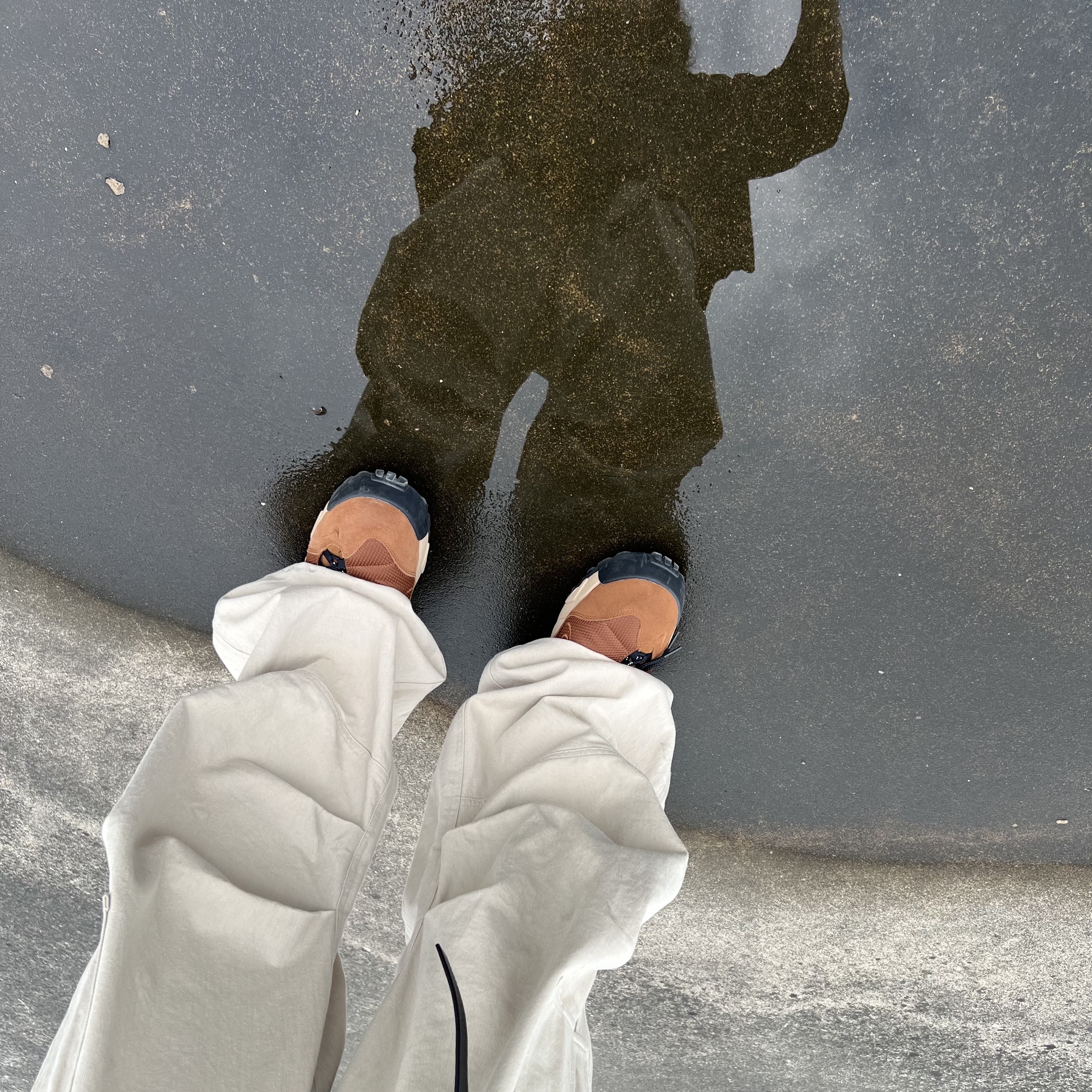 Nonnod Side Zip Cargo Pants Beige, Nike x Sacai Magmascape SP Pecan 착용 스타일 - 6