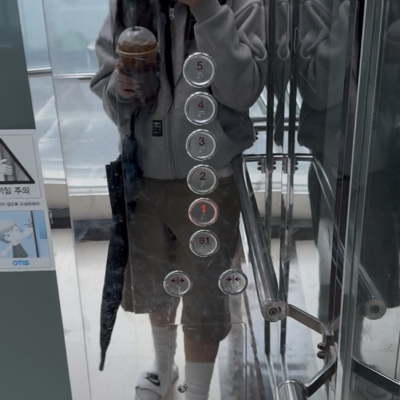 IAB Studio x Obey Icon Extra Heavy Zip Hoodie Grey Heather, Dickies Loose Fit 13 Inch Flat Front Work Shorts Khaki 착용 스타일