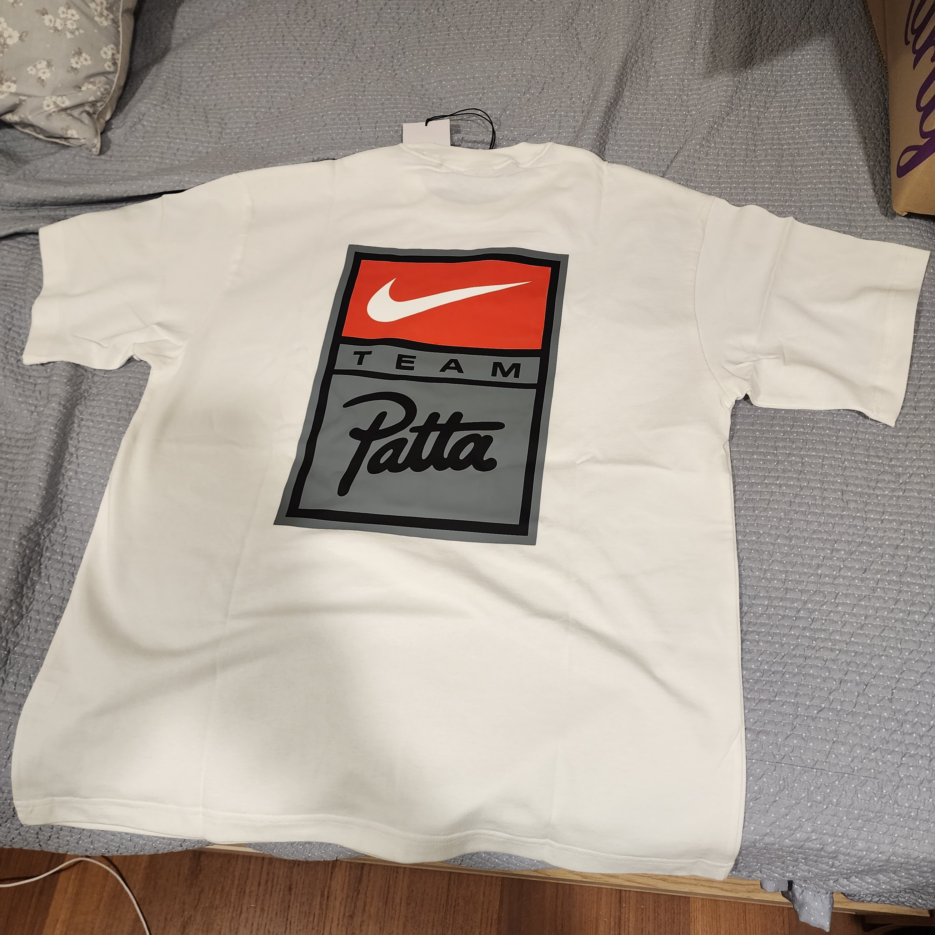 Nike x Patta T-Shirt White (HJ0741-100) 착용 스타일 - 2
