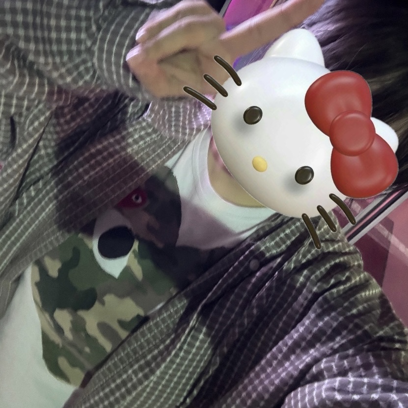 (W) Play Comme des Garcons Camouflage Heart T-Shirt White 착용 스타일 - 2