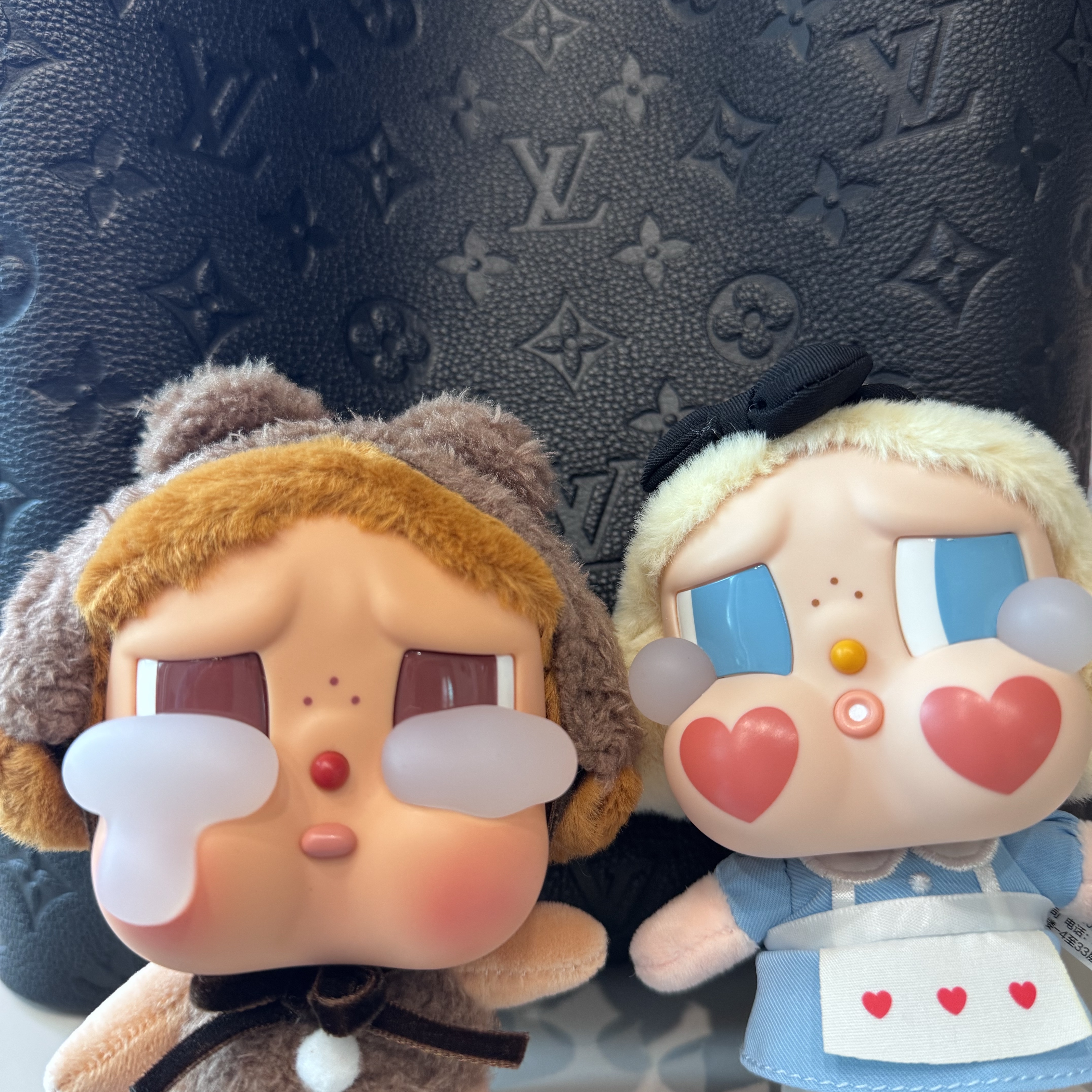 Pop Mart Crybaby Crying Again Series Plush Keyring She's Alice (Opened Case), Pop Mart Crybaby Crying Again Series Plush Keyring Love Makes Us Cry (Opened Case) 착용 스타일 - 2