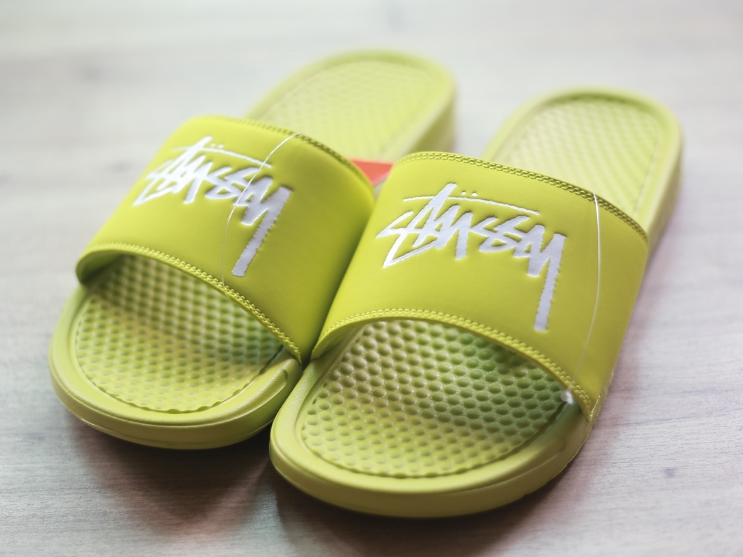 Nike x Stussy Benassi Slide Volt 착용 스타일