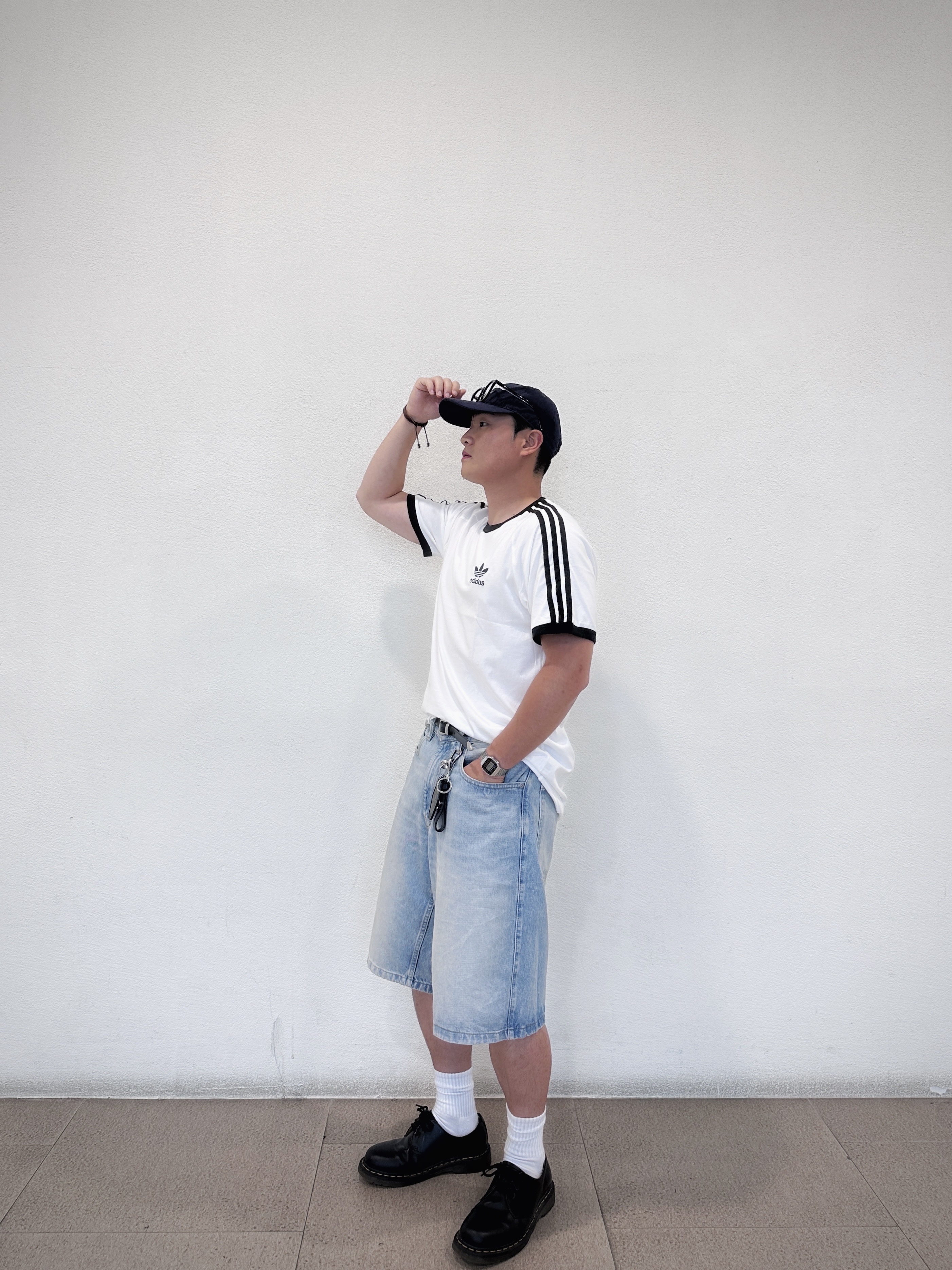 Adidas Adicolor Classics 3-Stripes T-Shirt White - KR Sizing, Zara Baggy Fit Bermuda Denim Blue 착용 스타일 - 3