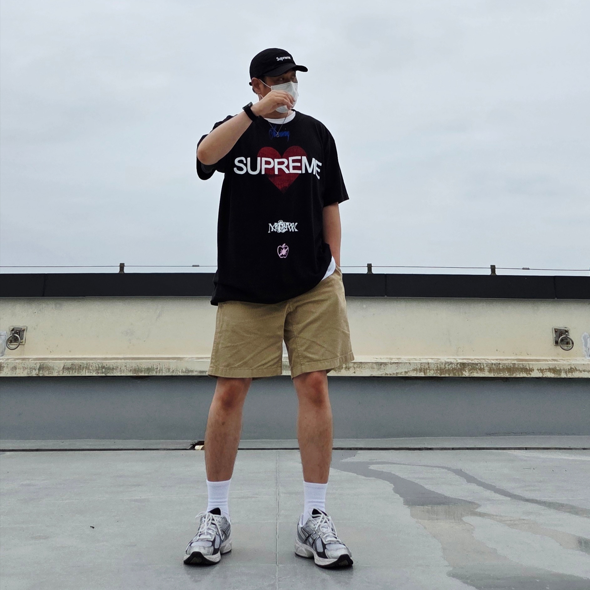Supreme Announcing T-Shirt Black - 25SS, Supreme Hanes Tagless T-Shirt White (3 Pack) 착용 스타일 - 4