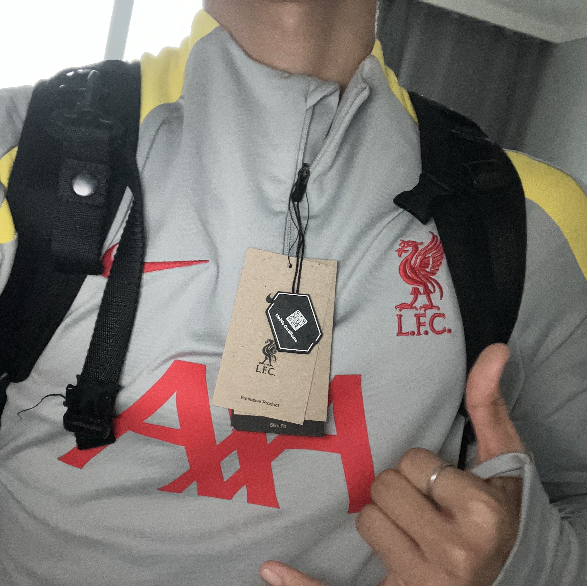 Nike Liverpool FC Strike 3rd Football Drill Top Light Smoke Grey Chrome Yellow (Non Marking Ver.) 착용 스타일