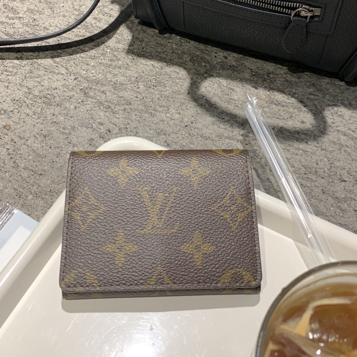 Louis Vuitton Envelope Business Card Holder Monogram 착용 스타일