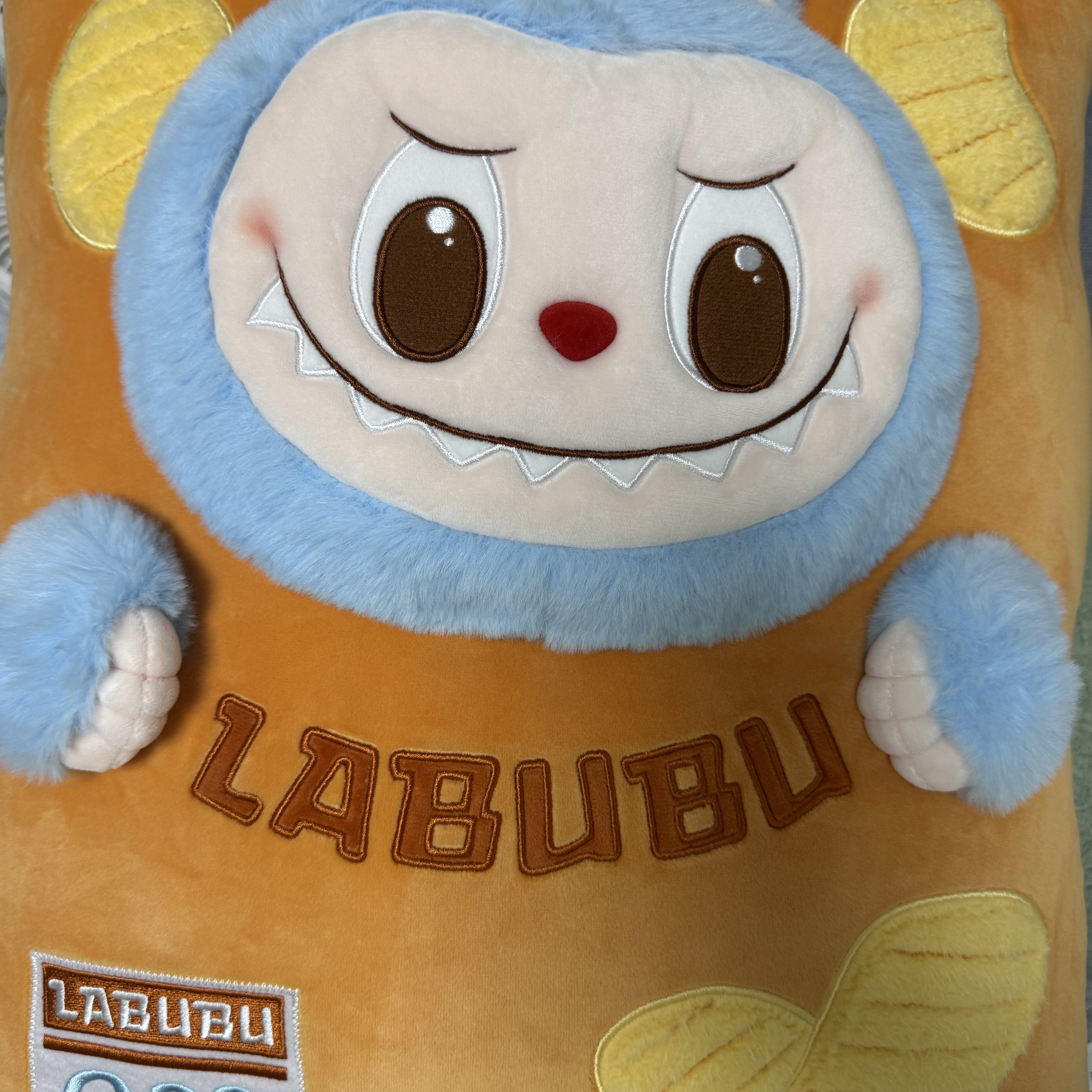 Pop Mart Labubu The Monsters Wacky Mart Series Chips Pillow 착용 스타일