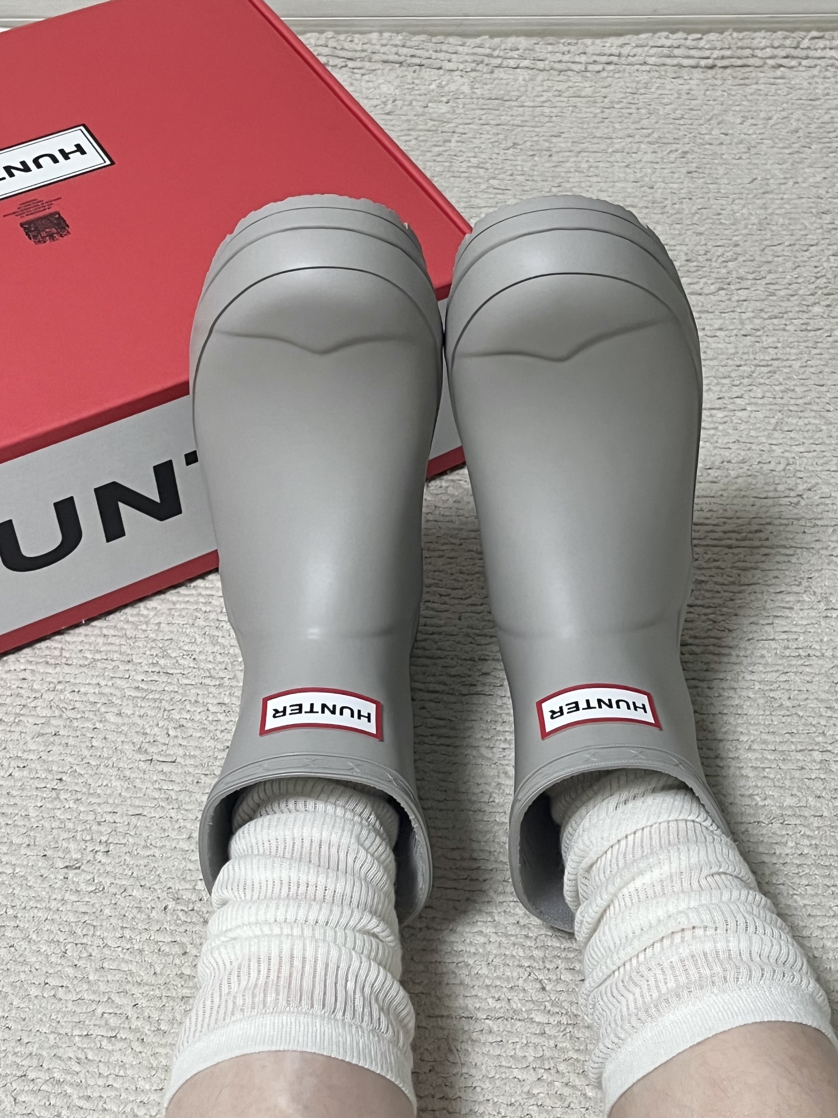 (W) Hunter Play Short Rain Boots Zinc Grey 착용 스타일 - 1