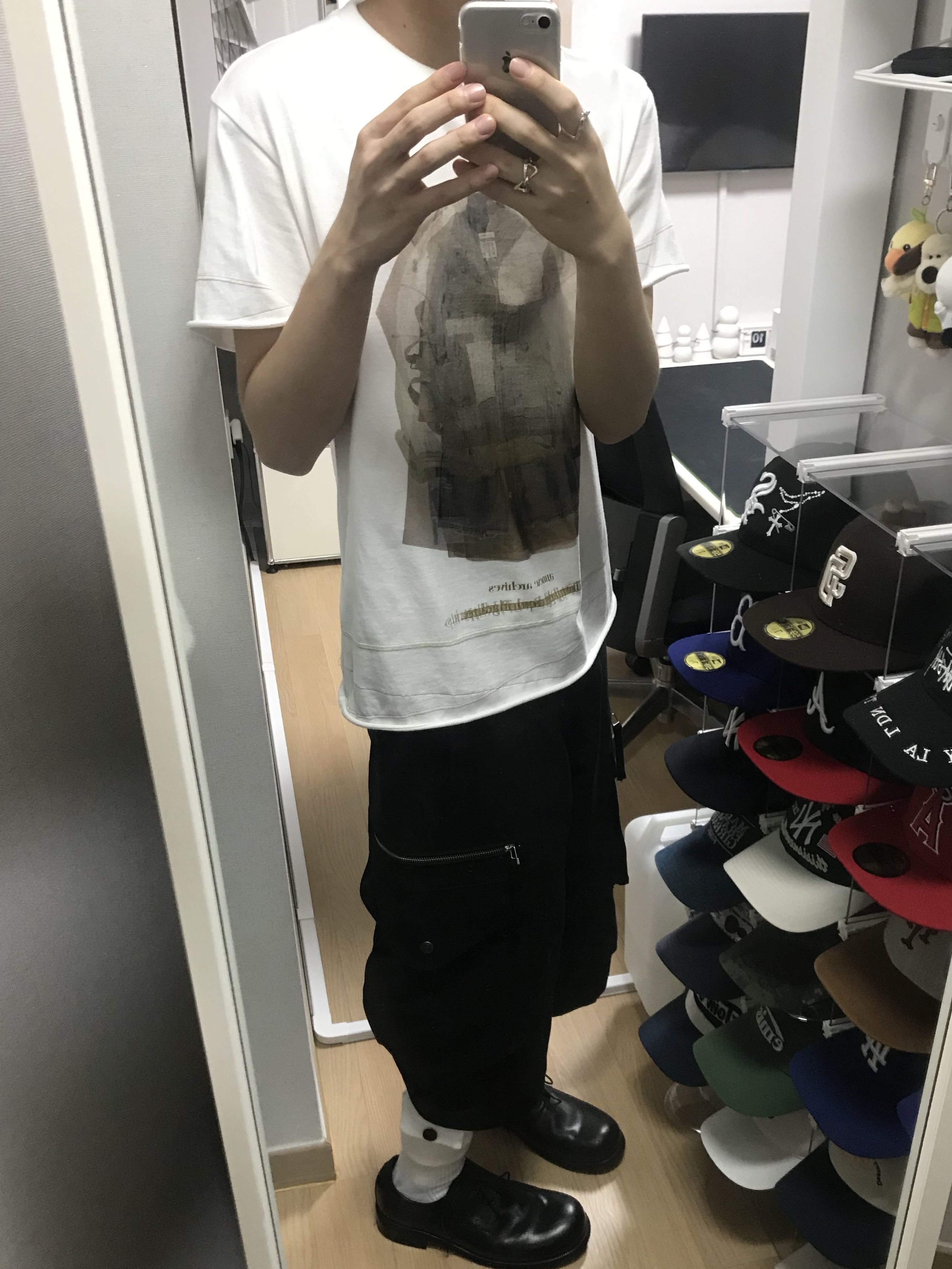 [KREAM 단독] Waviness Horizon Stripe Half Shirts Black Stripe - 25FW, Ignota Core:12 Cord Cargo Shorts Black 착용 스타일 - 2