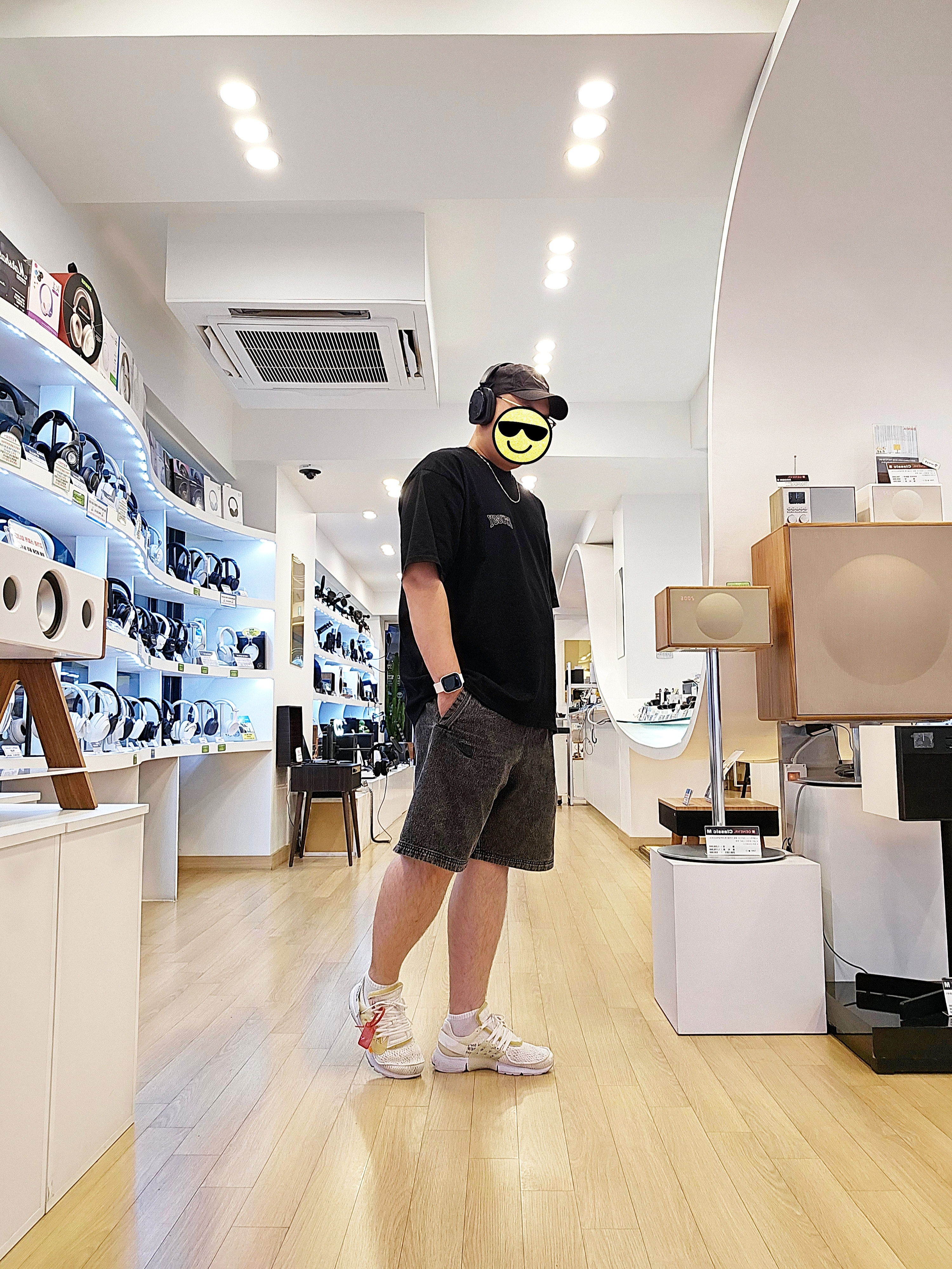 Nike x Off-White Air Presto White, Stussy Tough Tread T-Shirt Black 착용 스타일