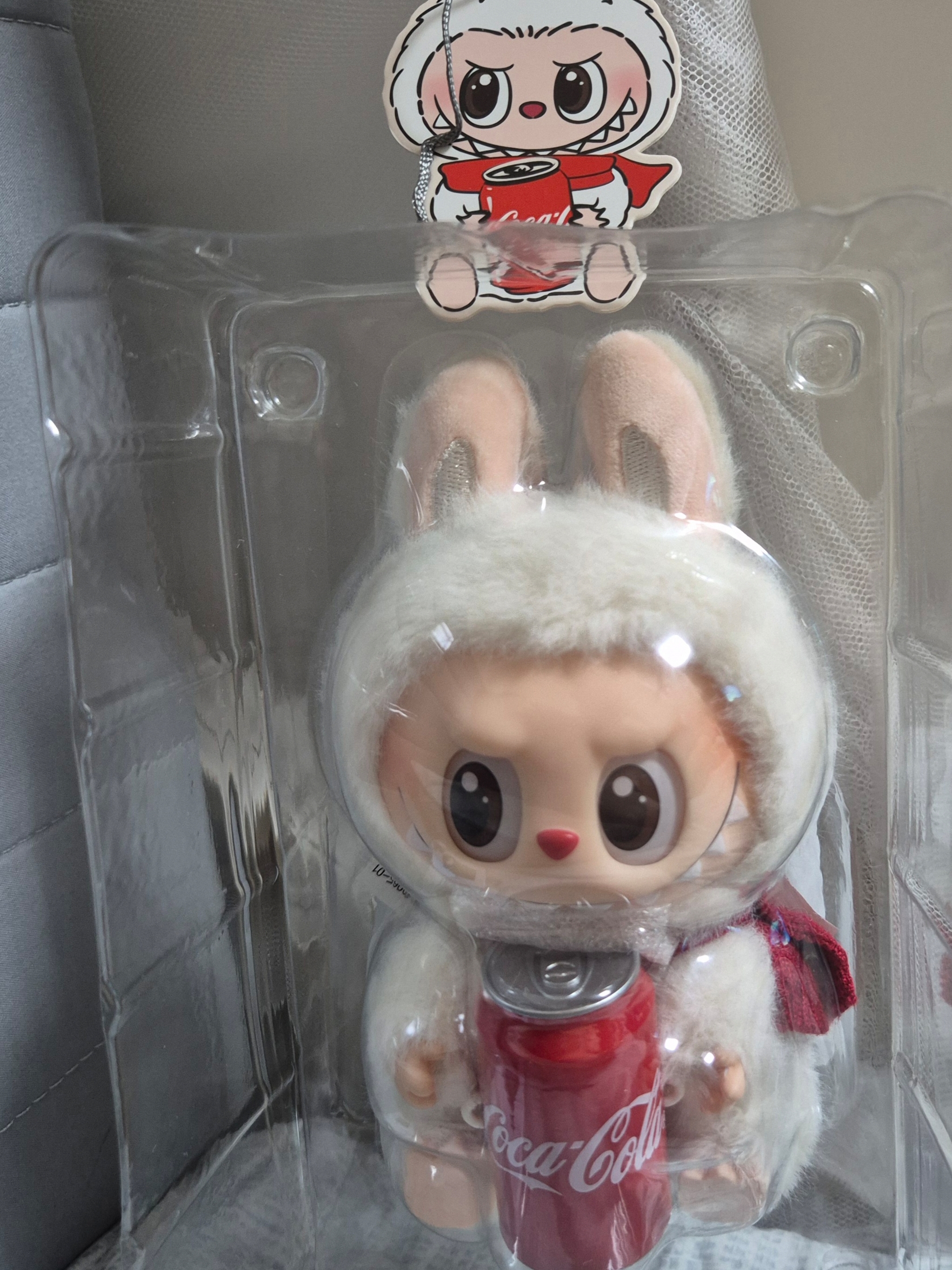 Pop Mart Labubu Coca Cola Series Keyring Sealed Case (1 Blind Box) 착용 스타일