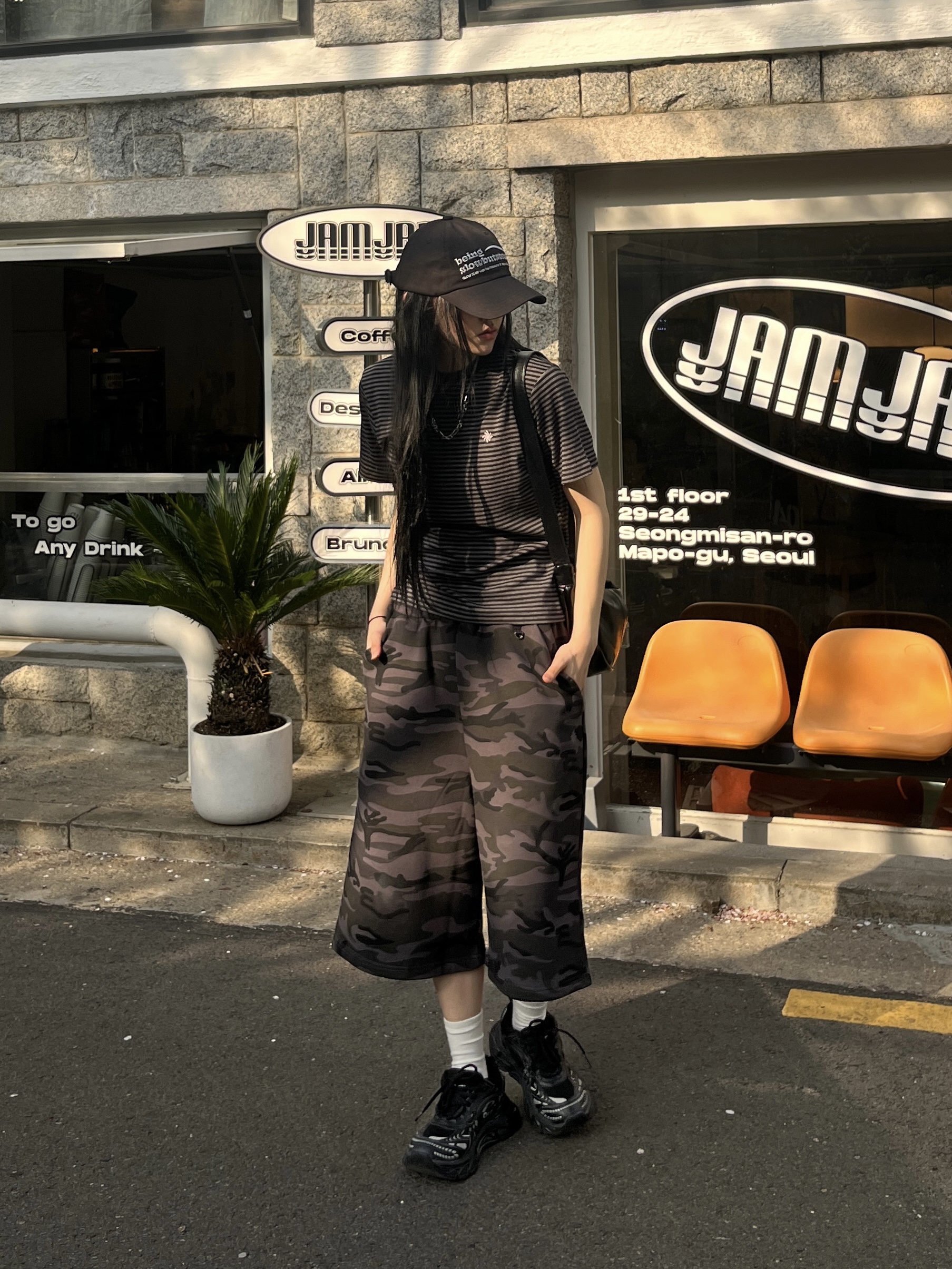 SLOW RECORD HOUSE Stripe Short Sleeve Black 착용 스타일 - 5