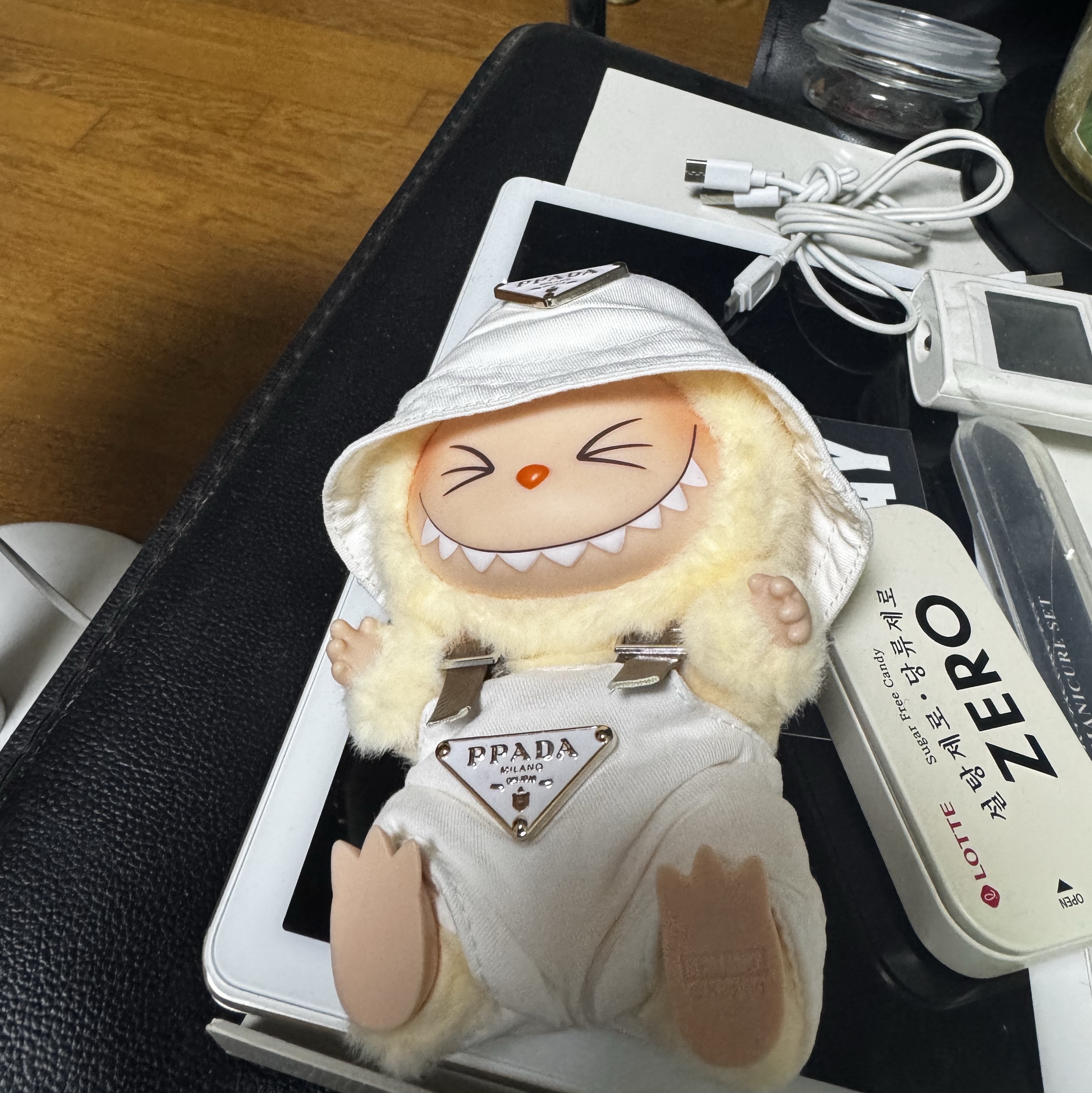 Pop Mart Labubu Let's Play Together Doll Series Sisi Keyring (Opened Case) 착용 스타일