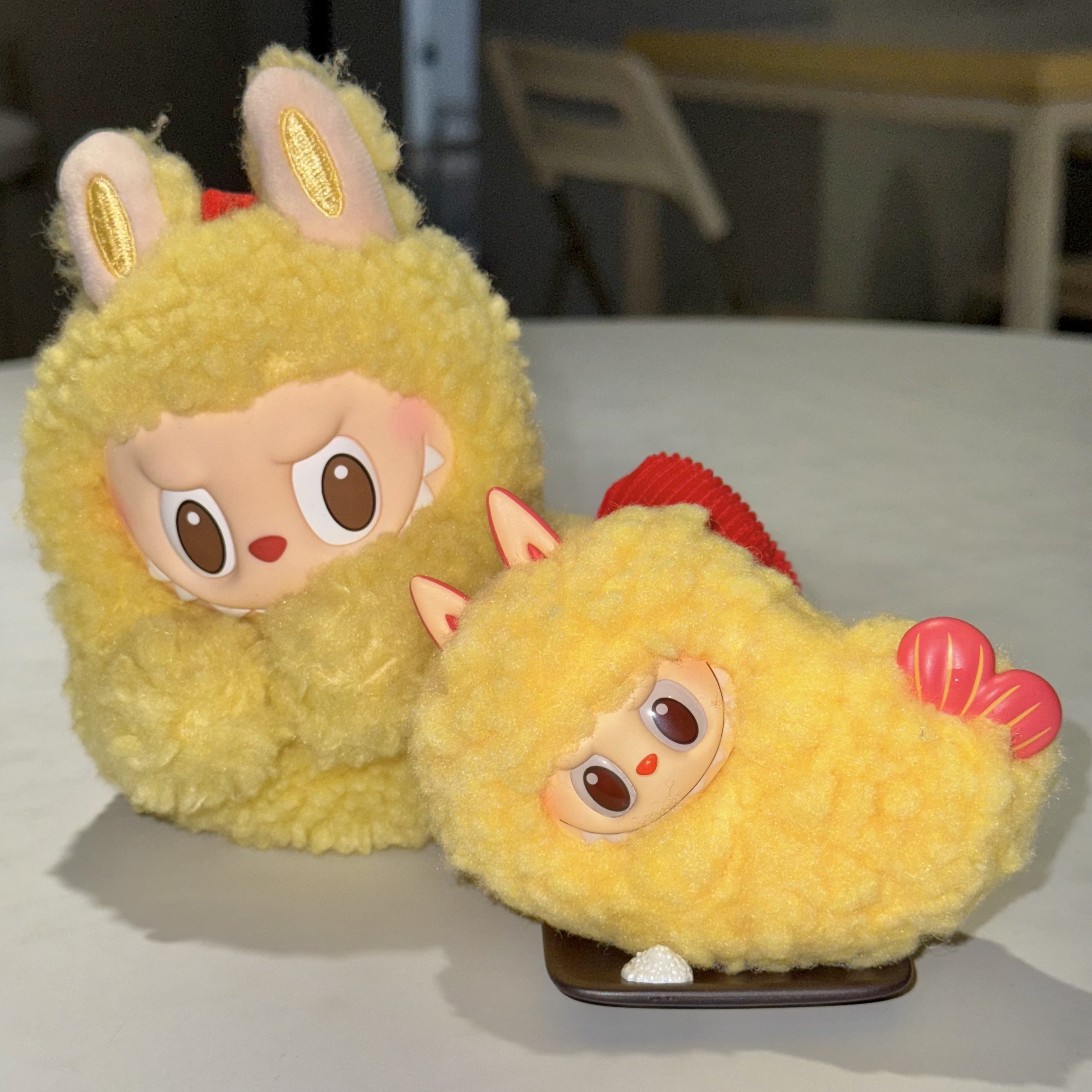 Pop Mart Labubu The Monsters Wacky Mart Series Figures Fried Shrimp (Opened Case), Pop Mart Labubu The Monsters Wacky Mart Series Earphone Case 착용 스타일 - 1