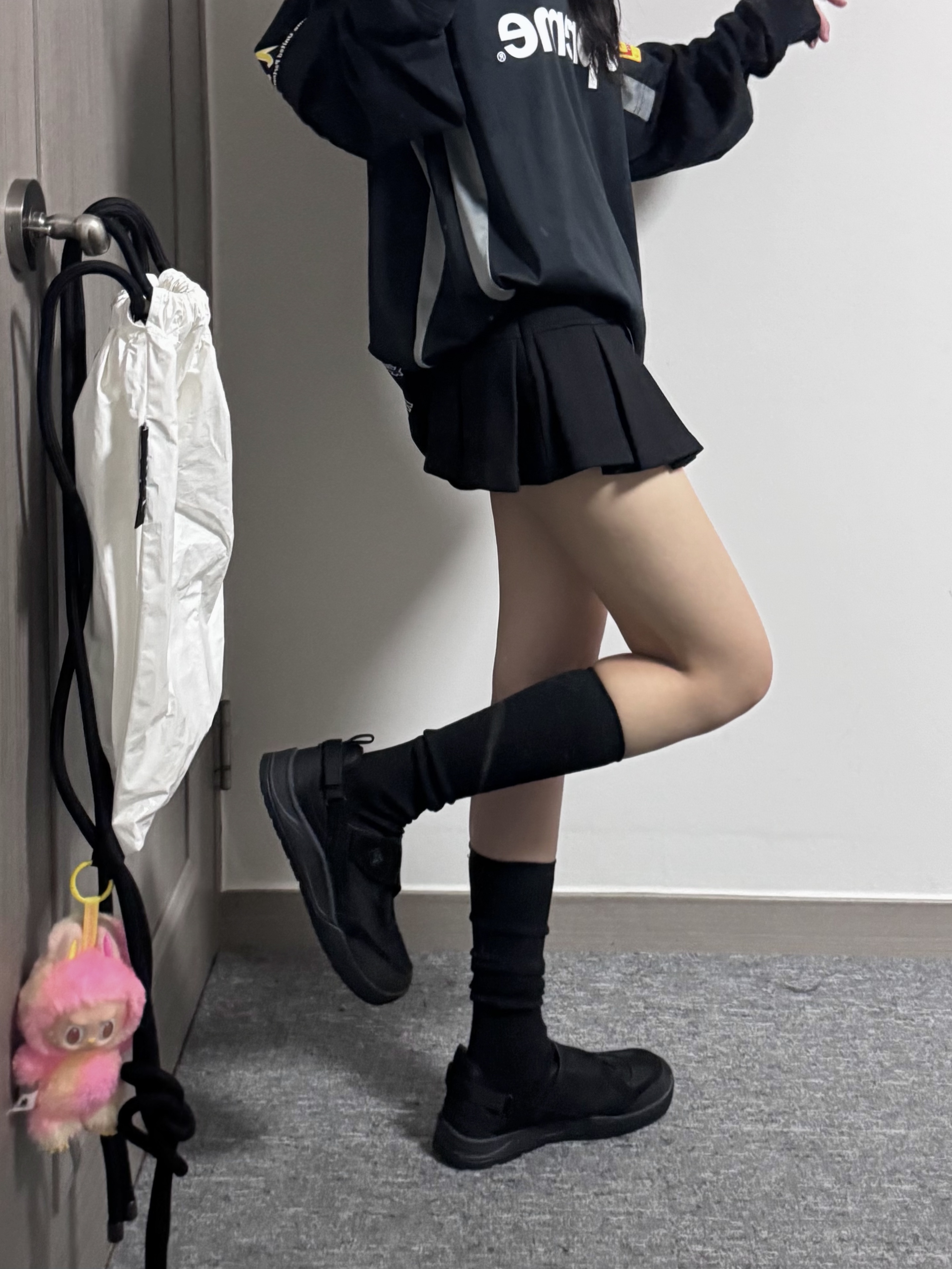 Supreme Hooded Soccer Jersey Black - 23FW, Fila Melvis Maryjane Black 착용 스타일