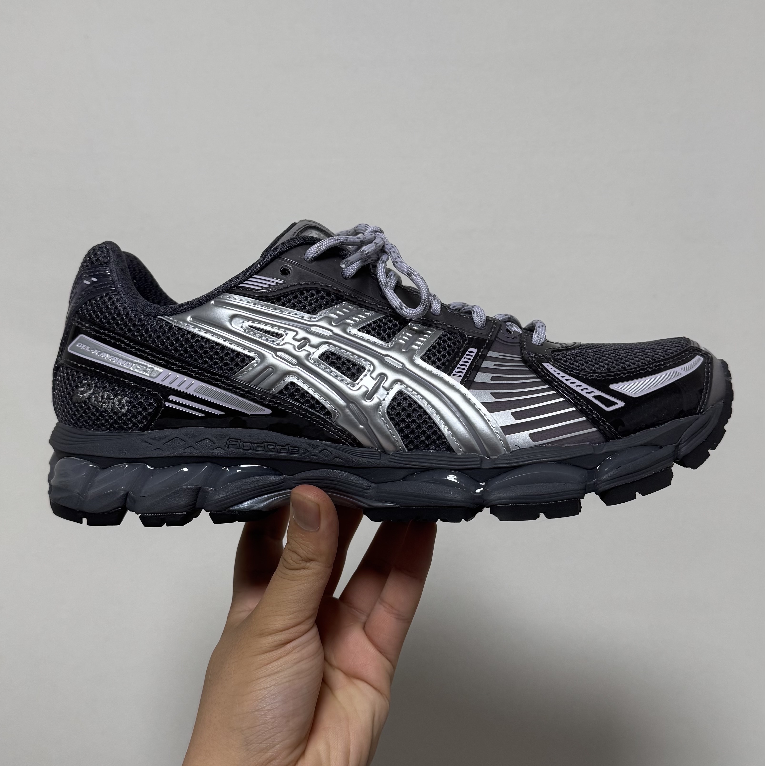 Asics x Kith Gel-Kayano 12.1 Tornado Pure Silver 착용 스타일 - 1
