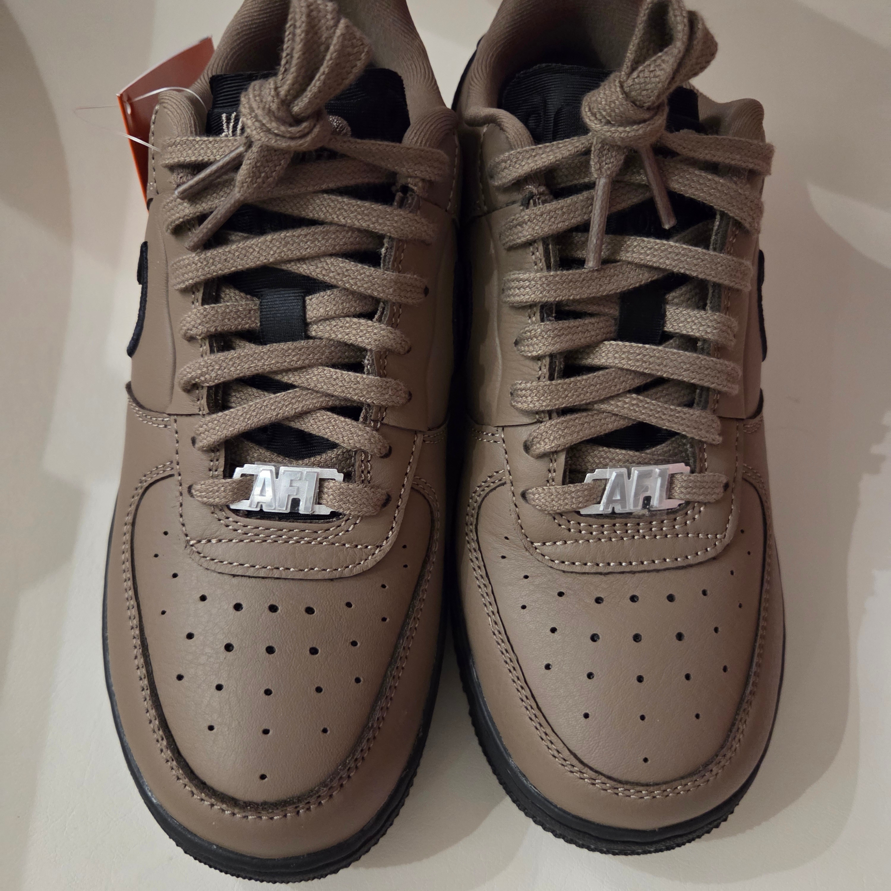 (W) Nike Air Force 1 Dance Mink Brown Metallic Silver 착용 스타일 - 3