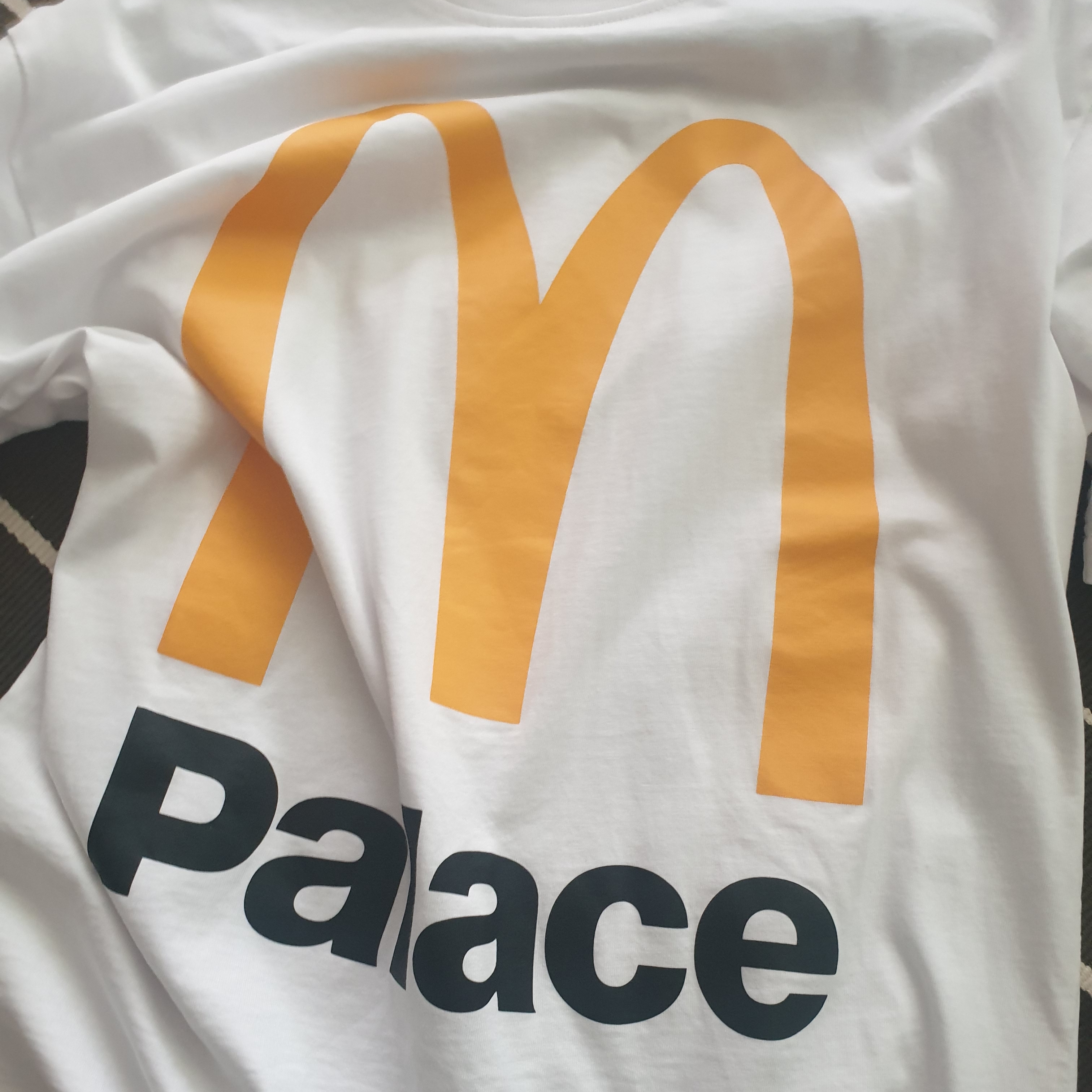 Palace x McDonald's Logo T-Shirt White - 23FW 착용 스타일
