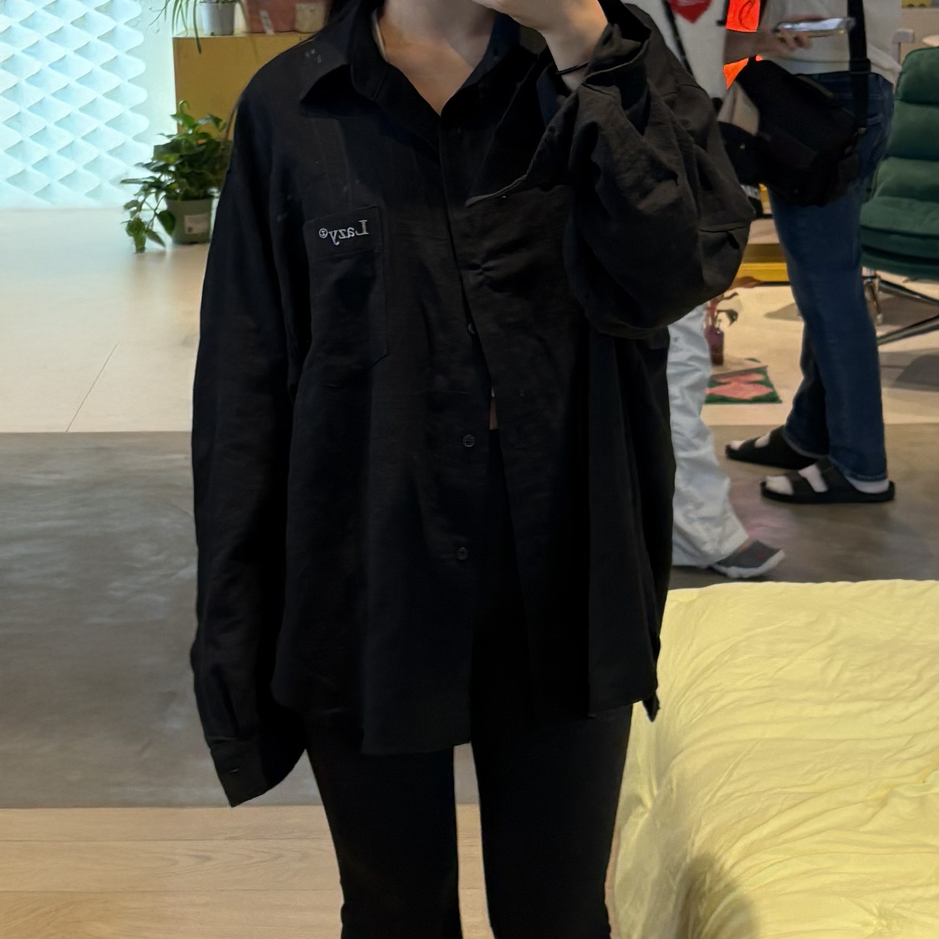 LAZYZ Loose Fit Classic Check Shirt Black 착용 스타일
