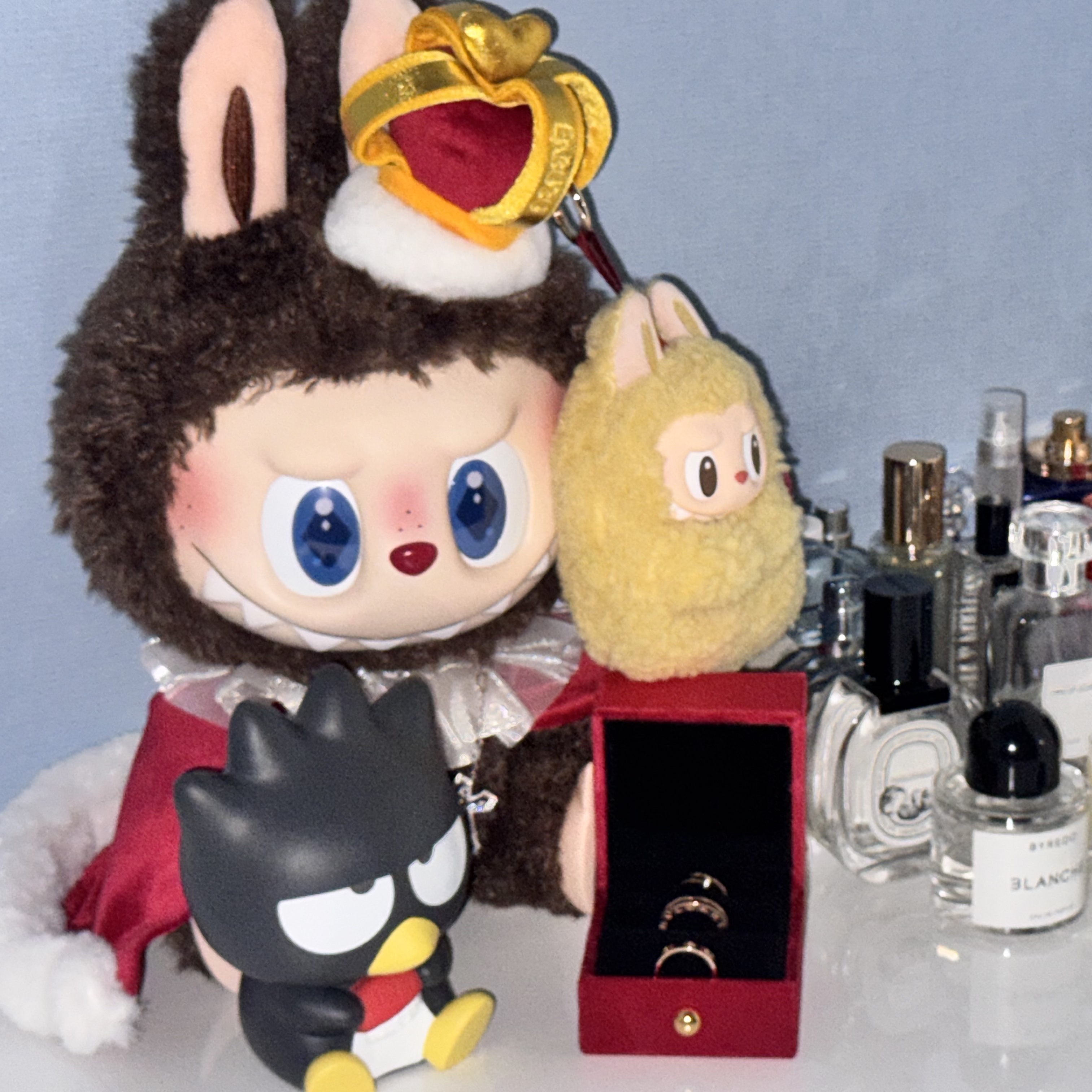 Pop Mart The Monsters Checkmate Series Doll, Pop Mart Labubu The Monsters Wacky Mart Series Earphone Case 착용 스타일