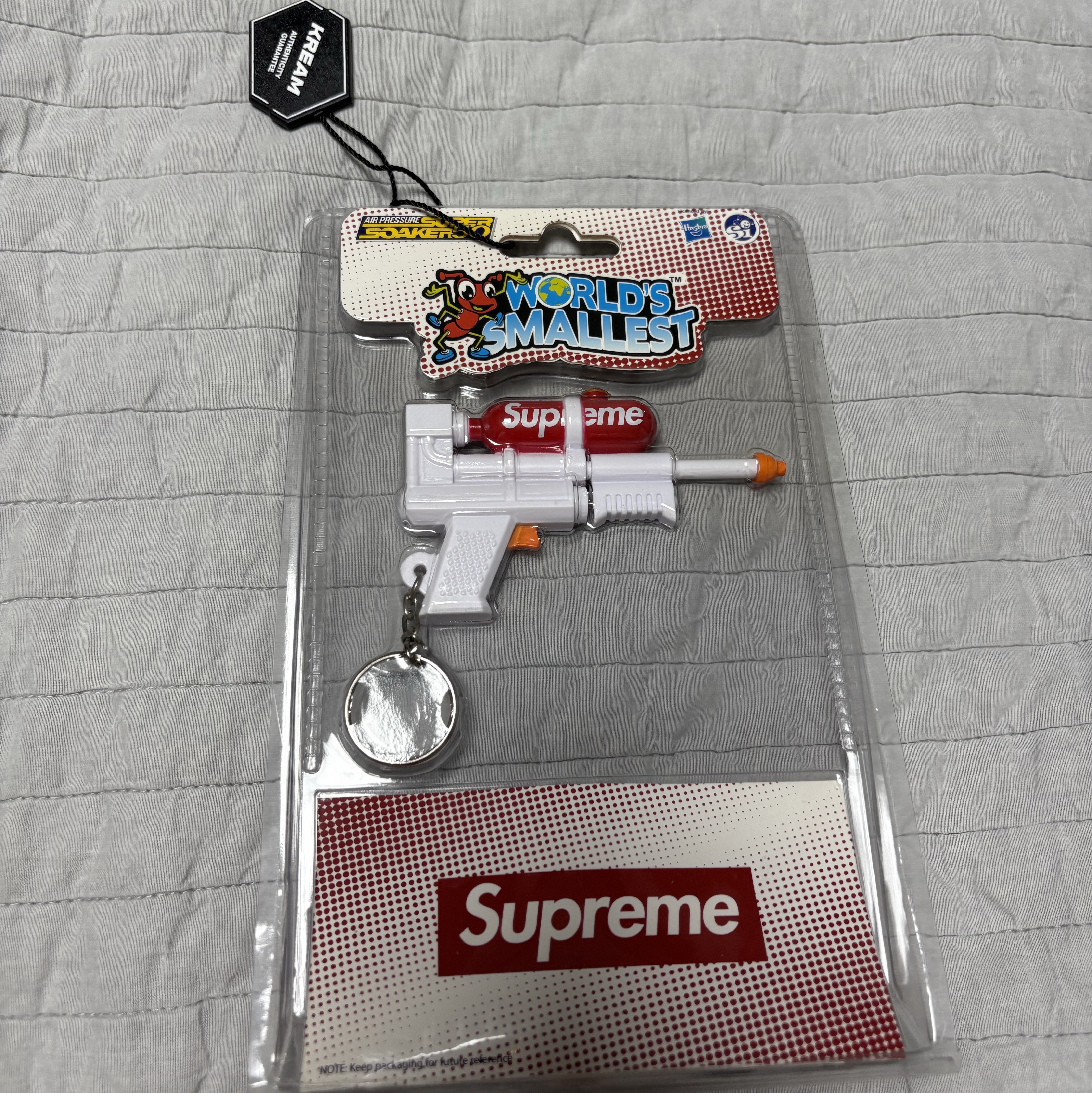 Supreme x Super Soaker 50 Water Blaster Keychain White - 19SS 착용 스타일