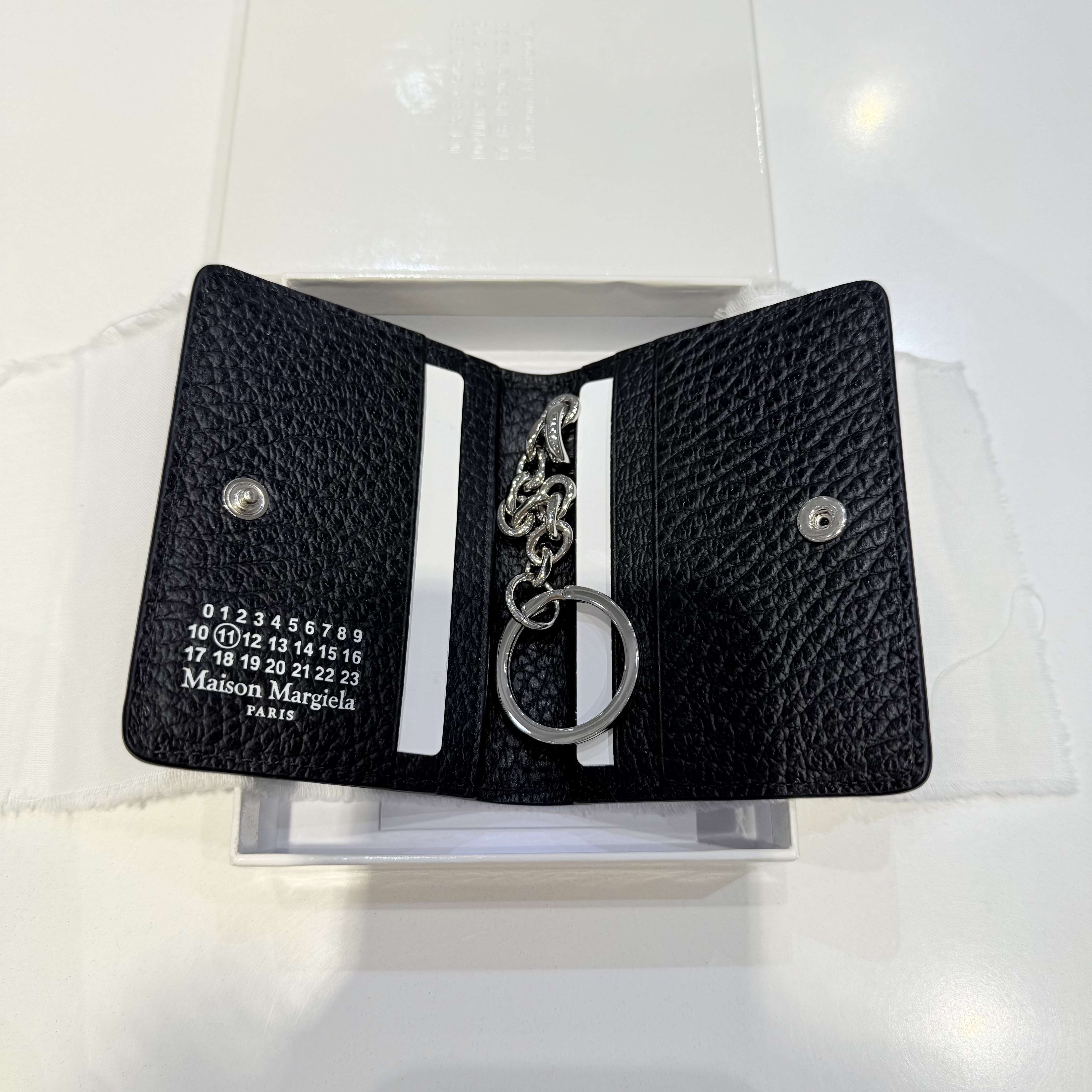 Maison Margiela Keyring Wallet Black 착용 스타일 - 2