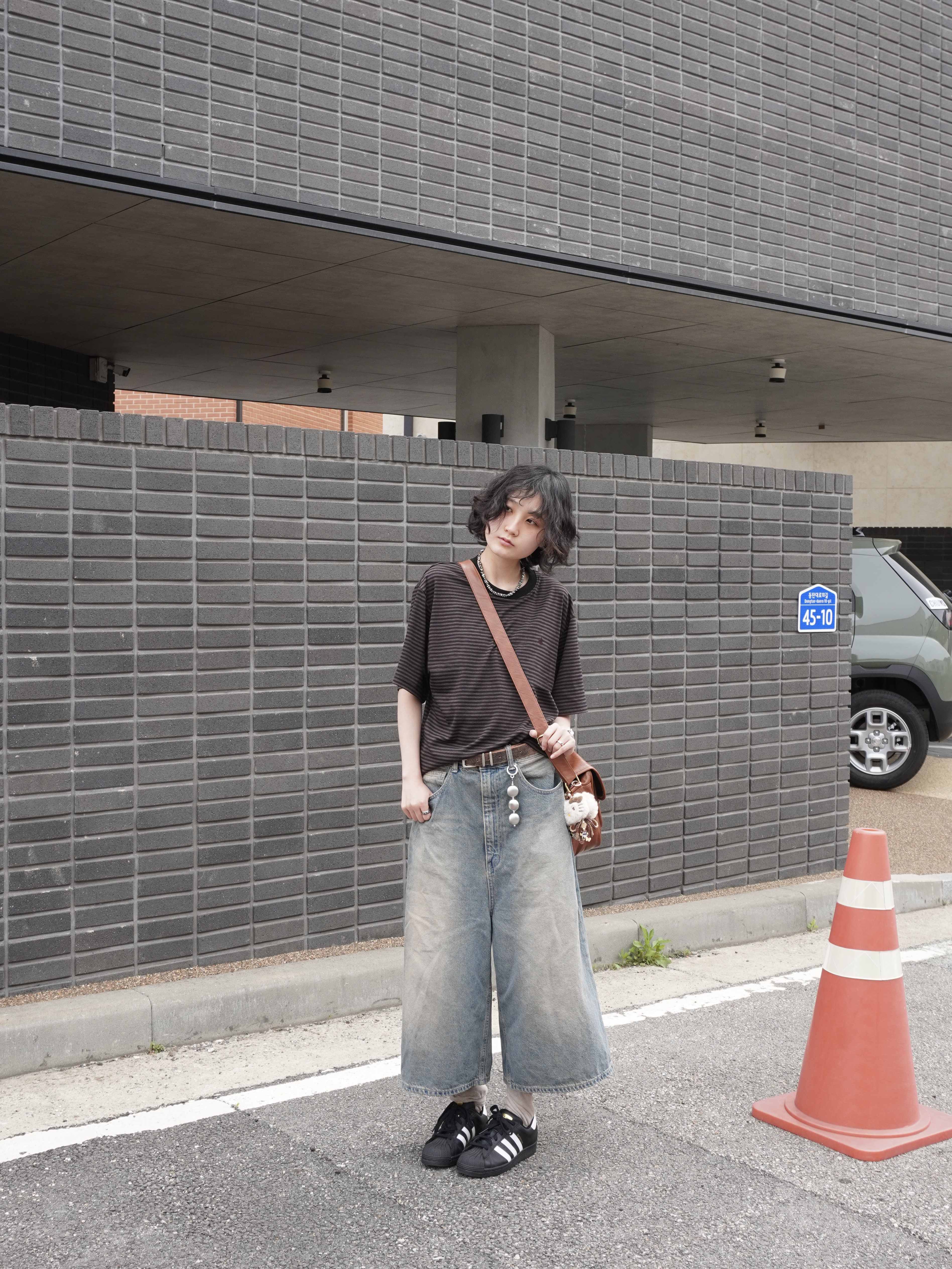 SLOW RECORD HOUSE Stripe Short Sleeve Brown 착용 스타일 - 2