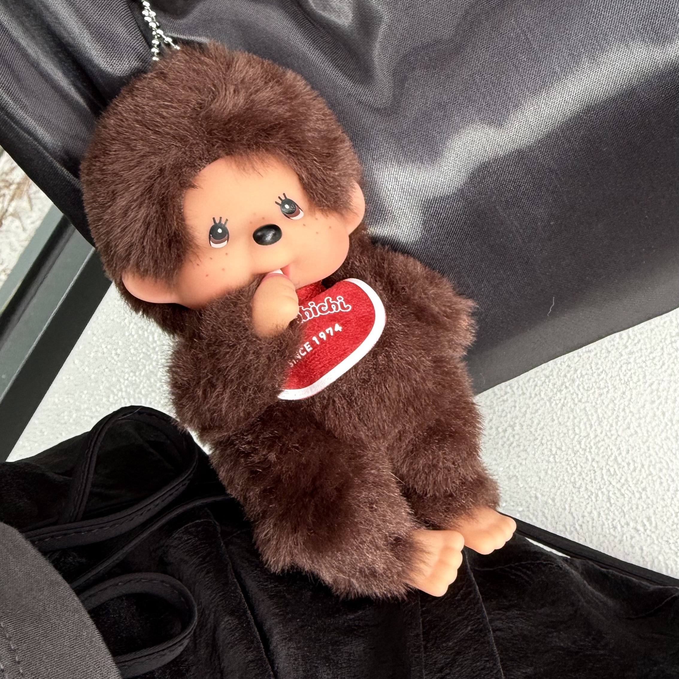 Monchhichi SS Boy Key Chain Brown 착용 스타일