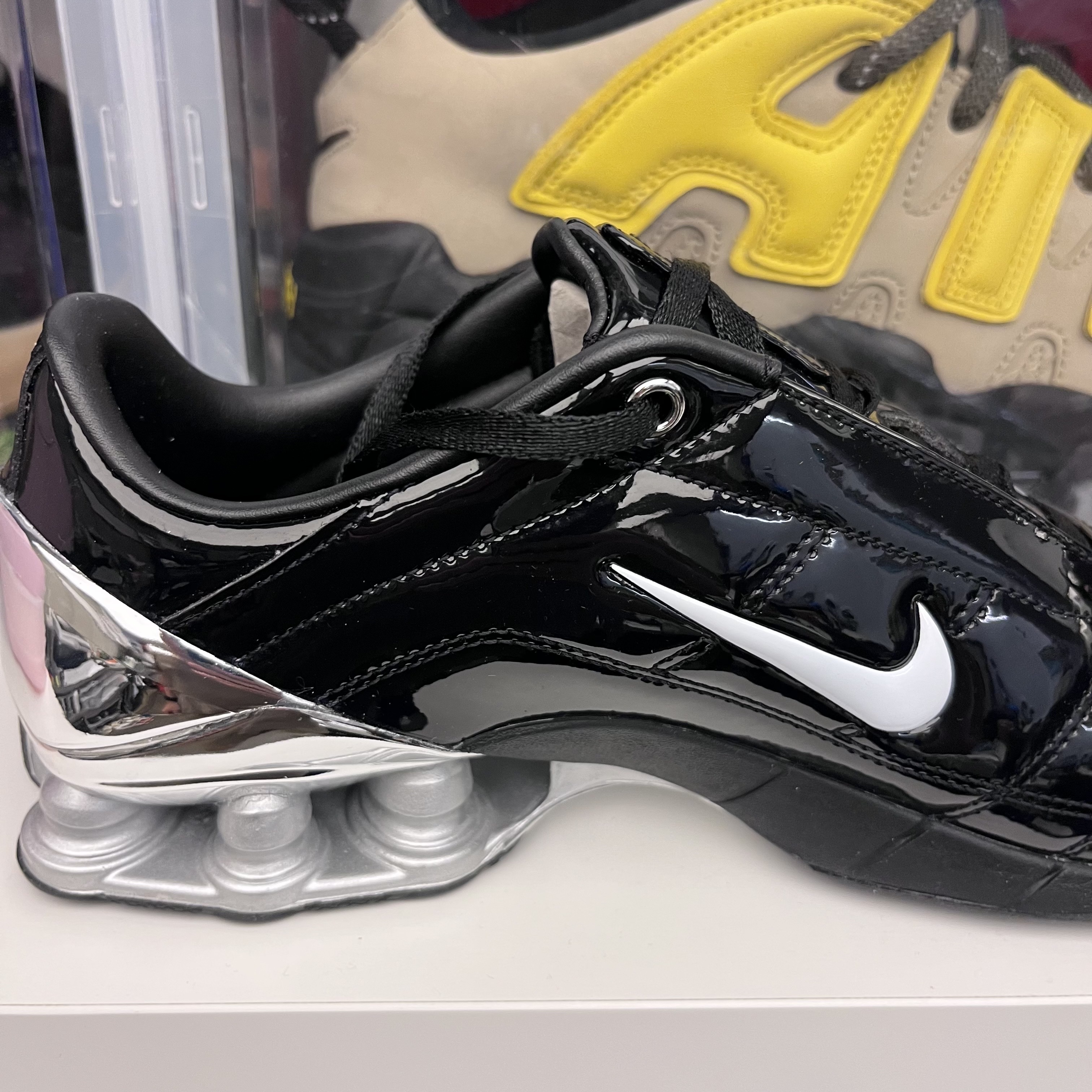 (W) Nike x Maha Amsterdam Total 90 Shox Magia Black and Metallic Silver 착용 스타일 - 1