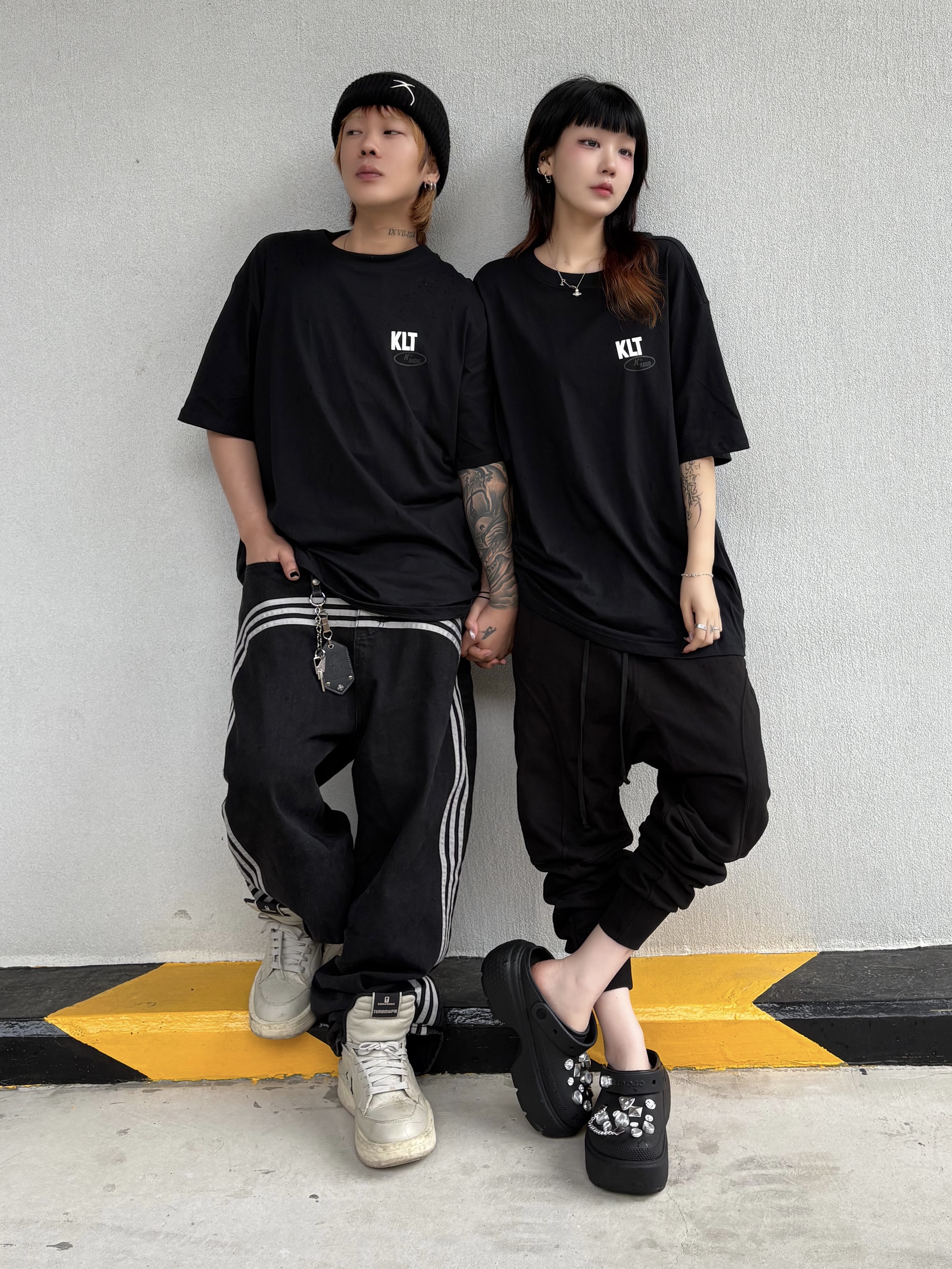 Crocs Stomp Clog Black, Converse x Drkshdw Turbowpn Pelican 착용 스타일 - 2