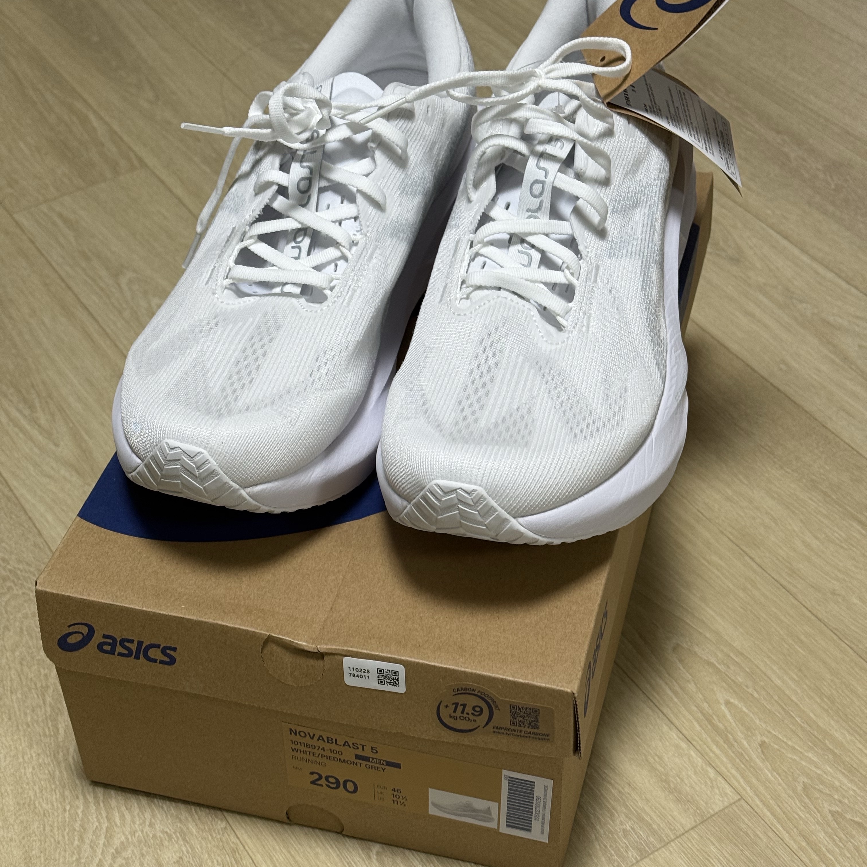 Asics Novablast 5 White Piedmont Grey 착용 스타일 - 1