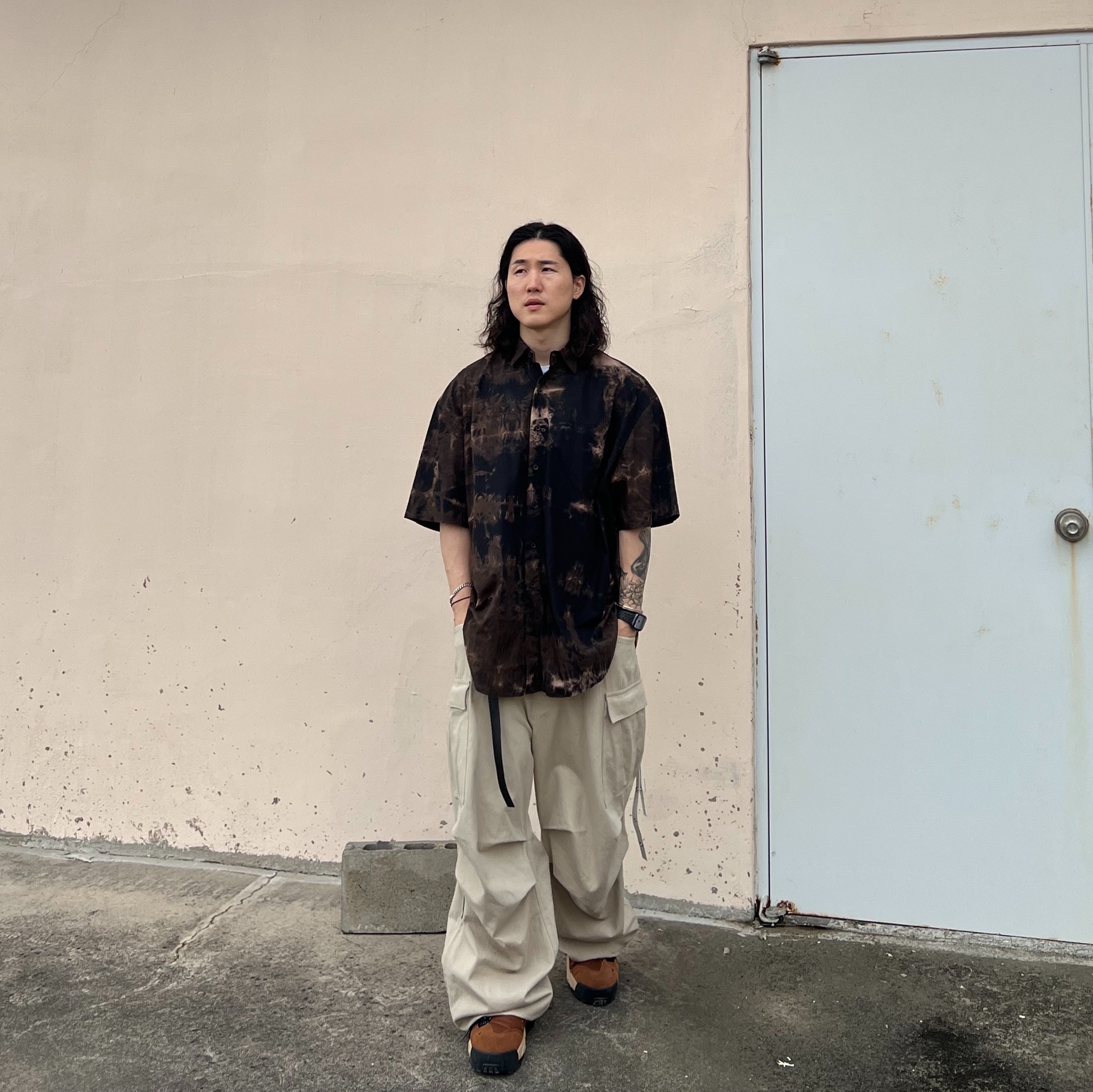 Nonnod Side Zip Cargo Pants Beige, Nike x Sacai Magmascape SP Pecan 착용 스타일 - 2