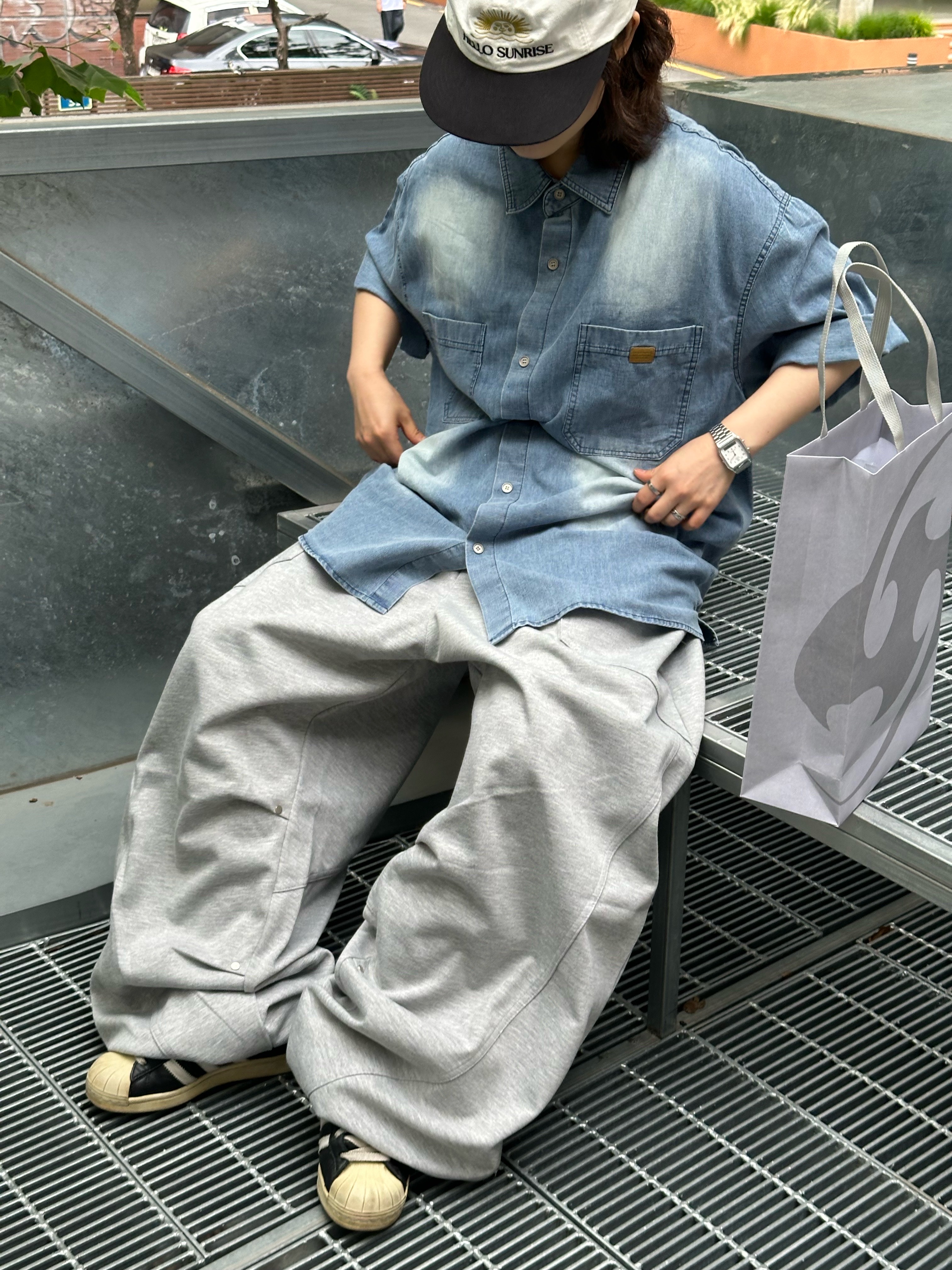 Hello Sunrise  Two Tone Washed OG Logo 6panel Cap Off White & Black, Adidas Superstar Premium Black White 착용 스타일 - 3