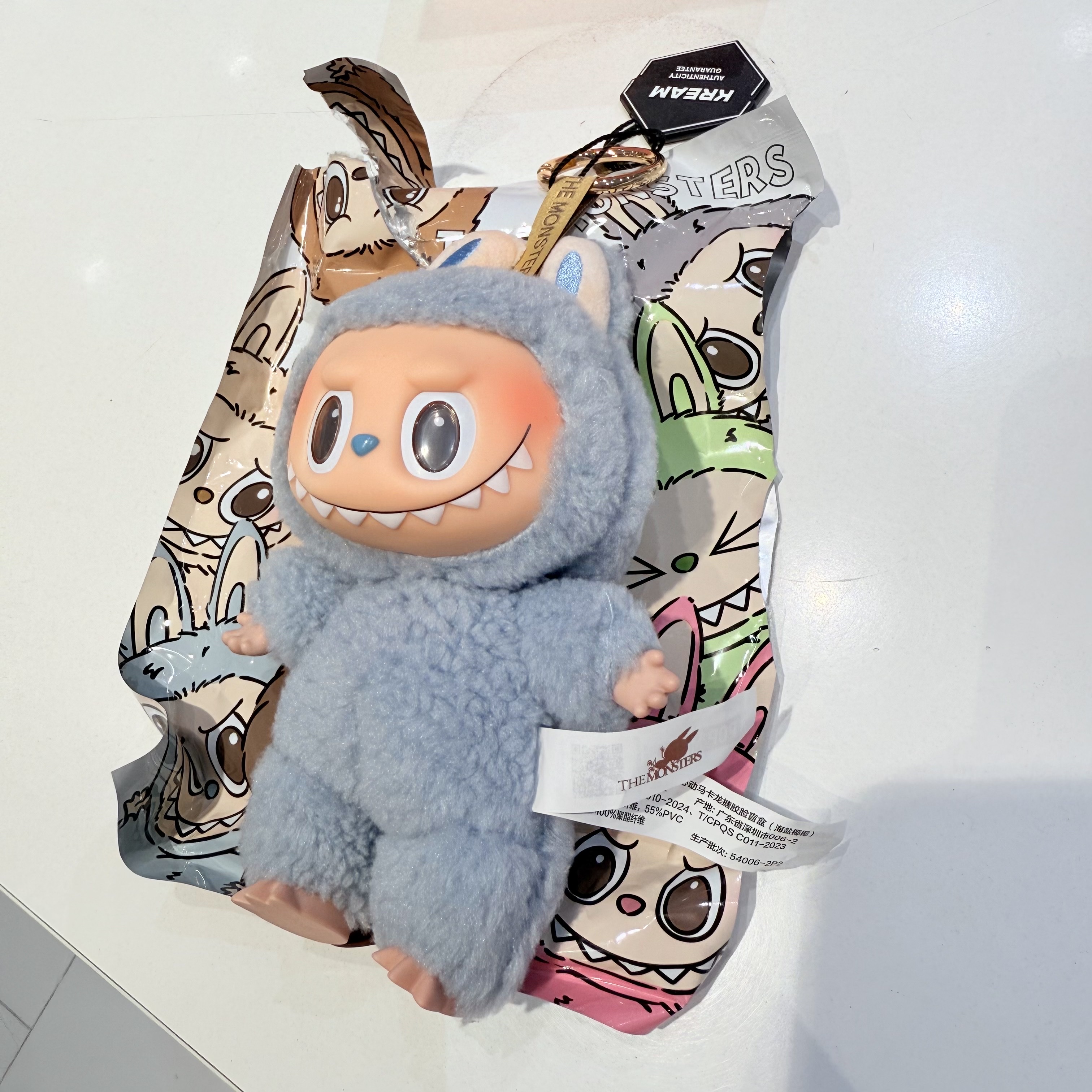 Pop Mart Labubu The Monsters Labubu Tasty Macarons Series Sea Salt Coconut Keyring (Opened Case) 착용 스타일 - 3