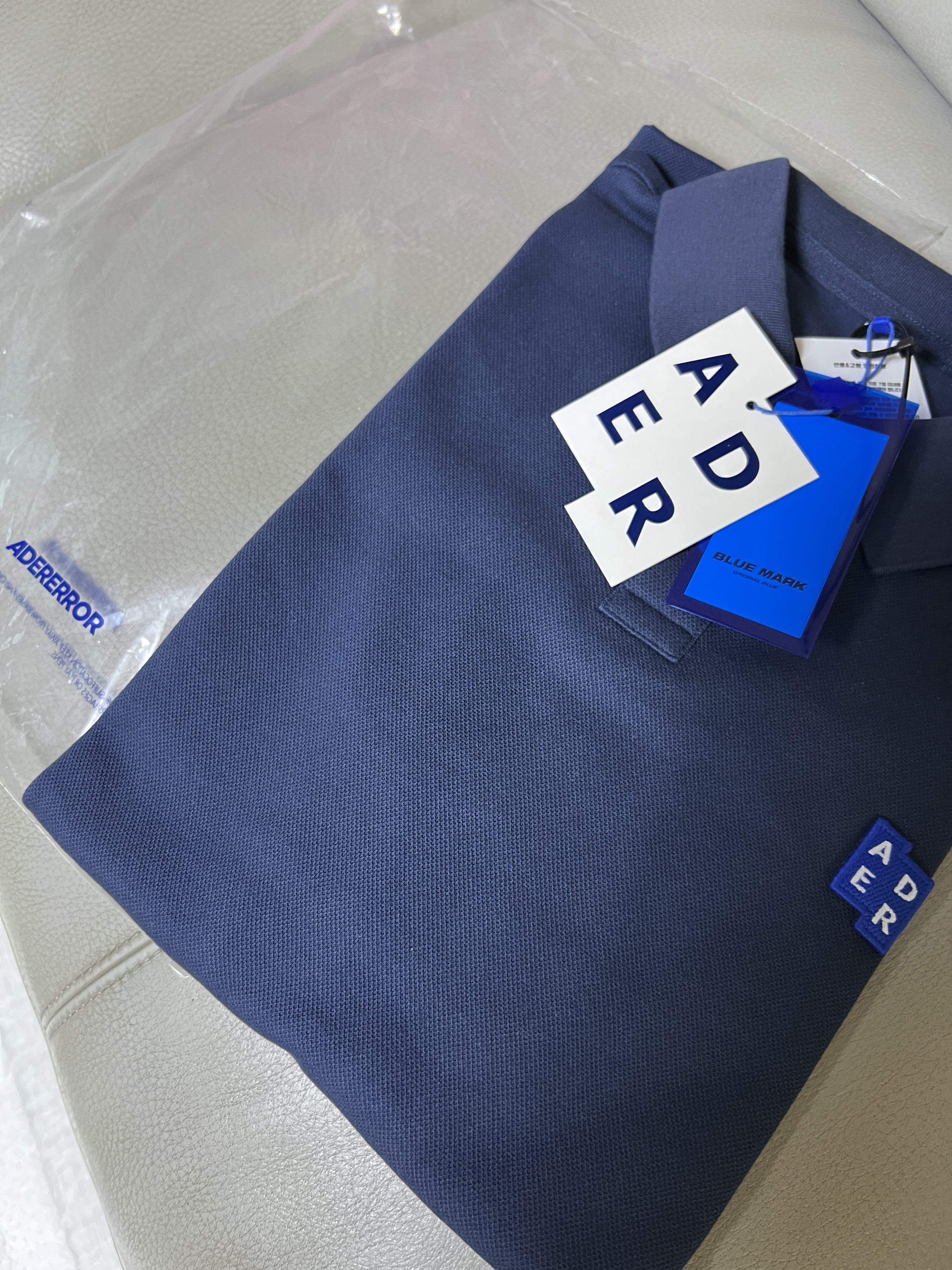 Ader Error Sig; TRS Tag Polo T-Shirt 01 Navy 착용 스타일