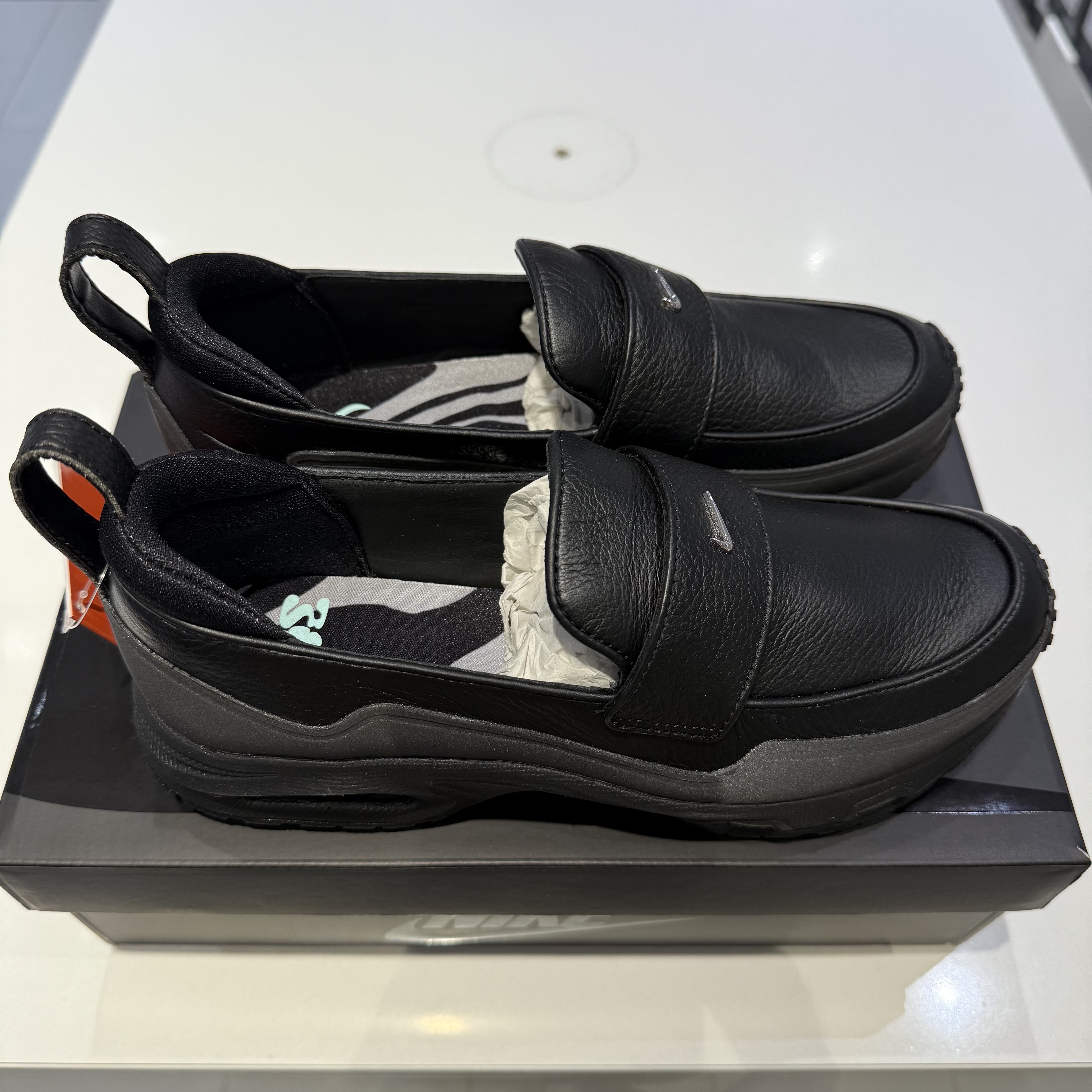 (W) Nike x SWDC Air Max Phenomena Black Metallic Silver 착용 스타일 - 4