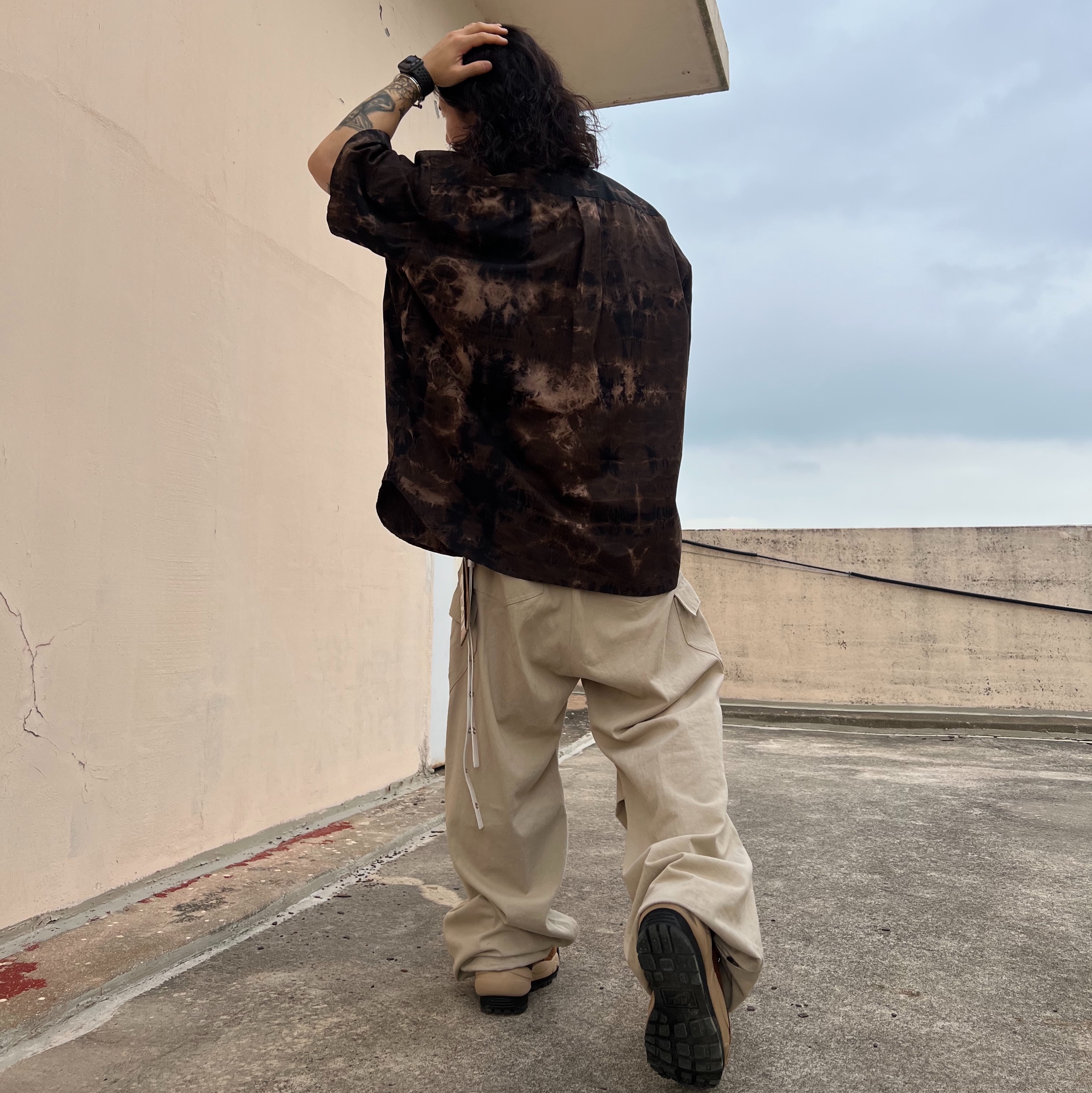 Nonnod Side Zip Cargo Pants Beige, Nike x Sacai Magmascape SP Pecan 착용 스타일 - 1