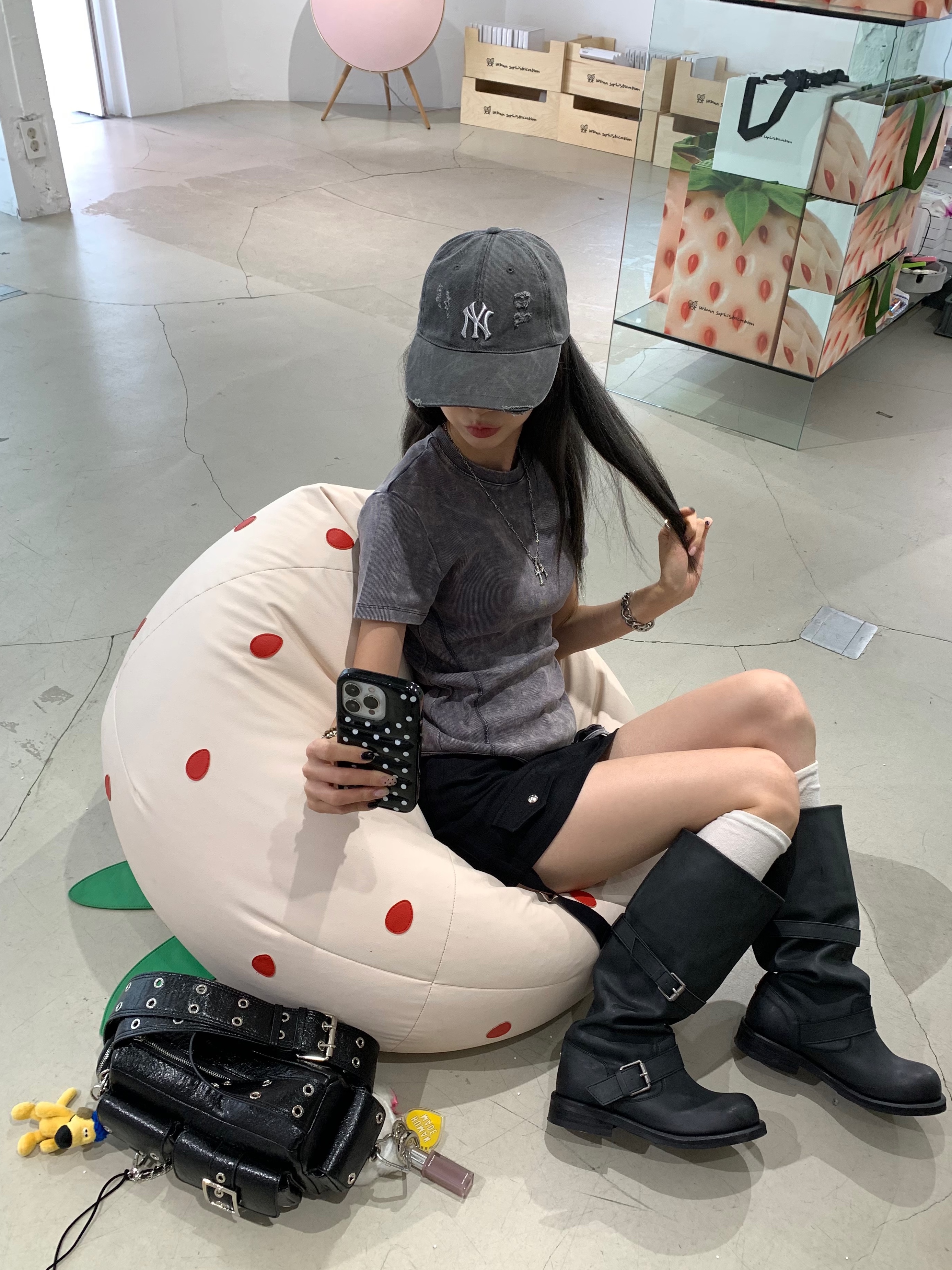 [6% 적립] NegativeThree  Slouchy Long Boots Washed Black, MLB Damage Washing Unstructured Ball Cap New York Yankees Burgandy 착용 스타일 - 1