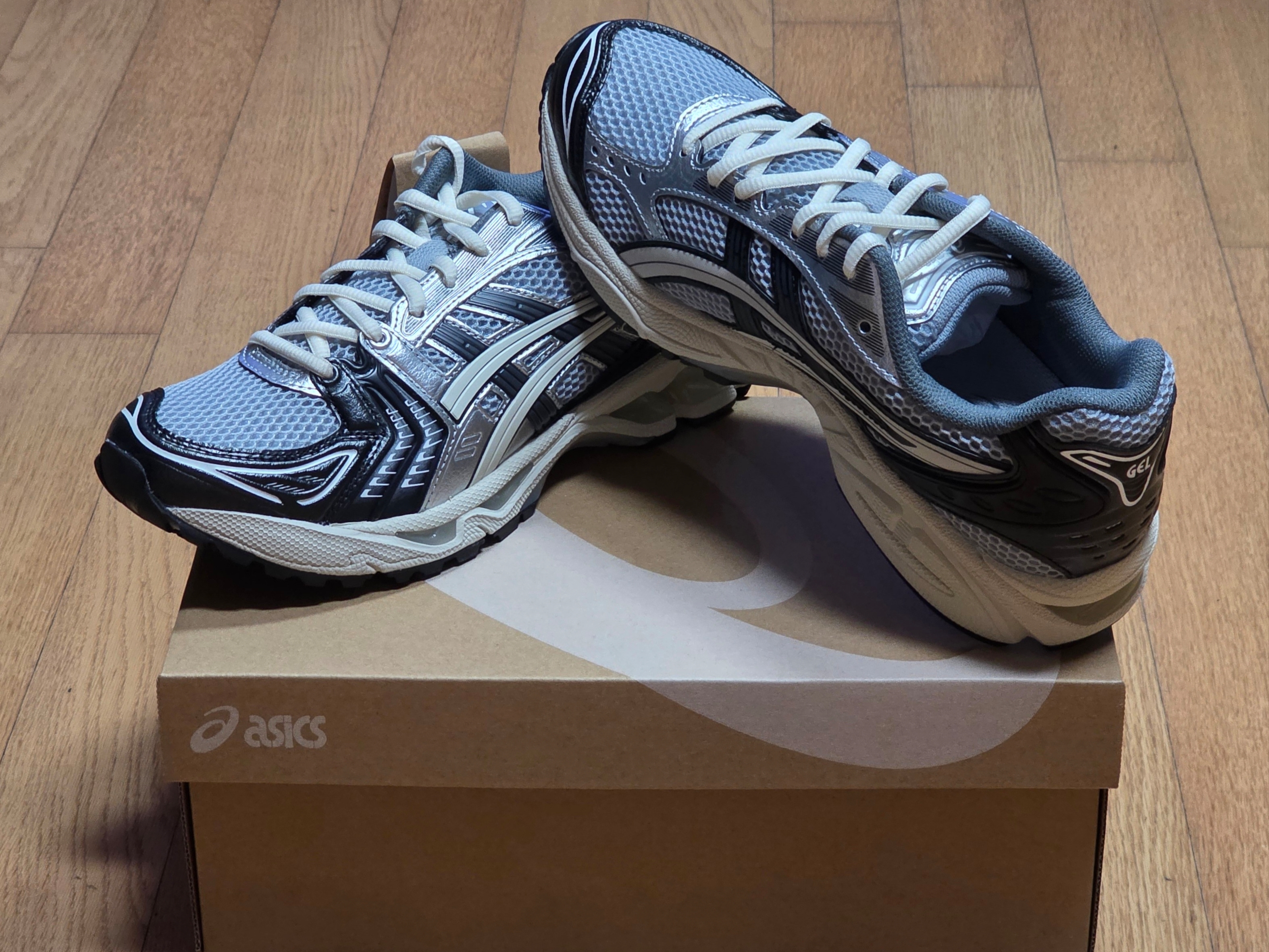 Asics Gel-Kayano 14 Black Glacier Grey 착용 스타일 - 1