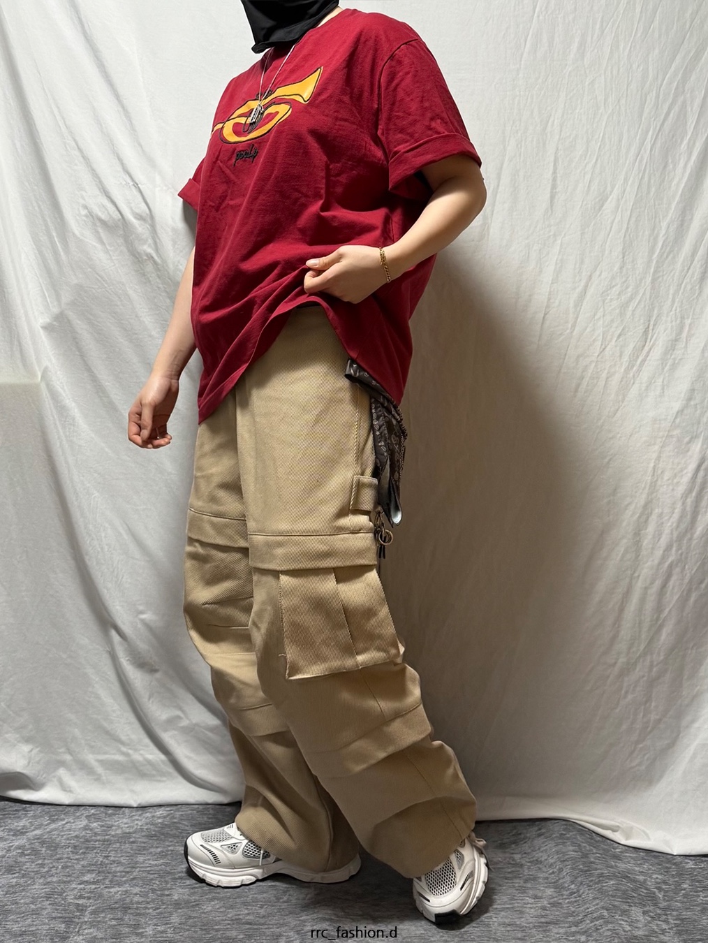 Kamien Titan Baggy Pants Beige, Axel Arigato Marathon Runner White Silver 착용 스타일 - 1