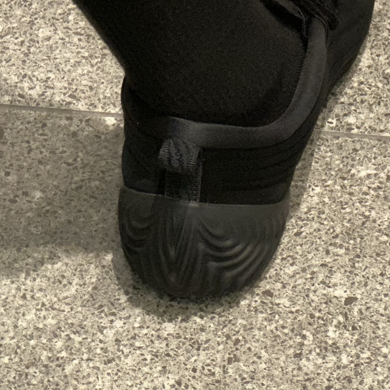 (W) Nike Astra Ultra Triple Black 착용 스타일 - 3