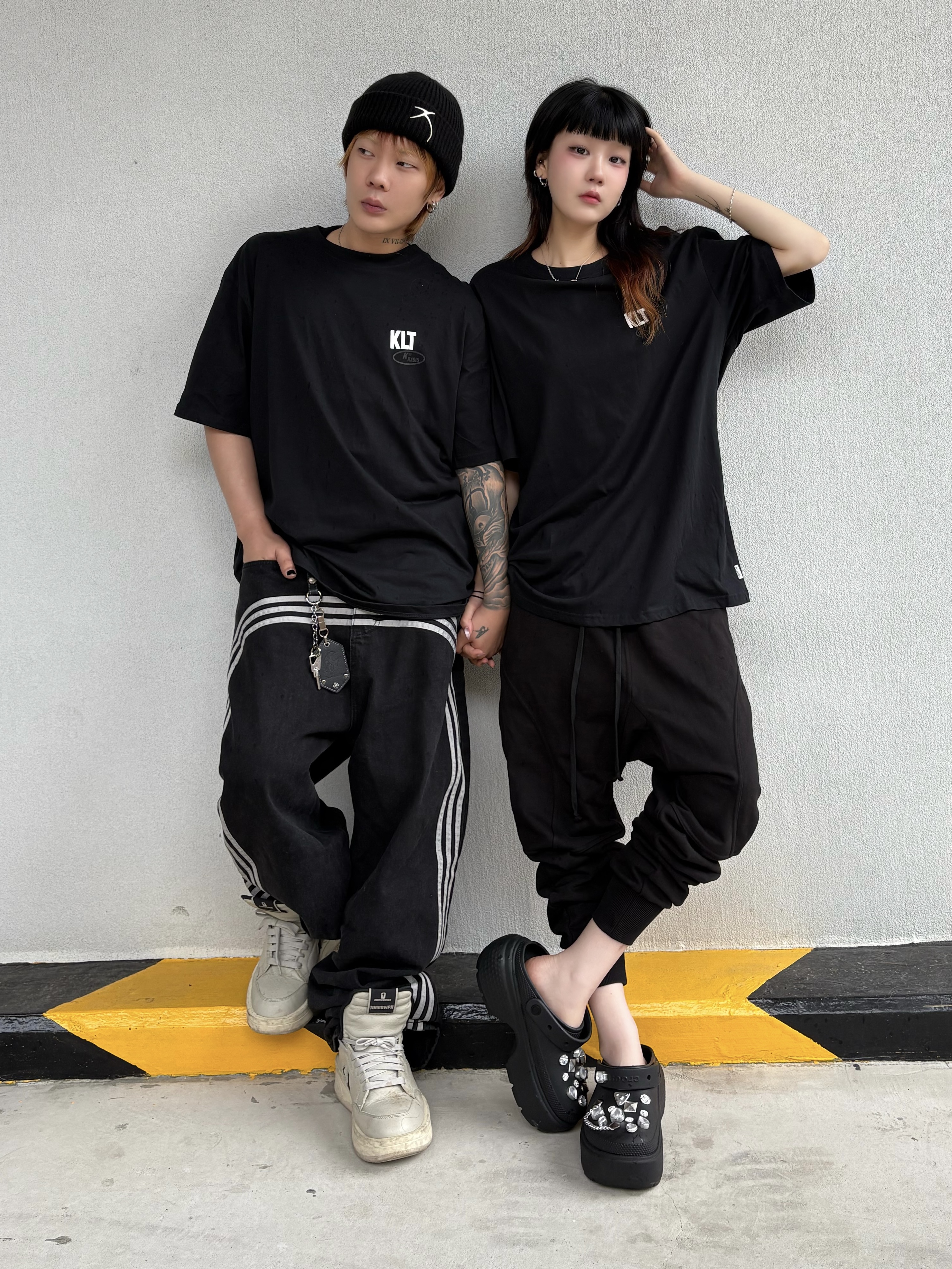 Crocs Stomp Clog Black, Converse x Drkshdw Turbowpn Pelican 착용 스타일 - 3