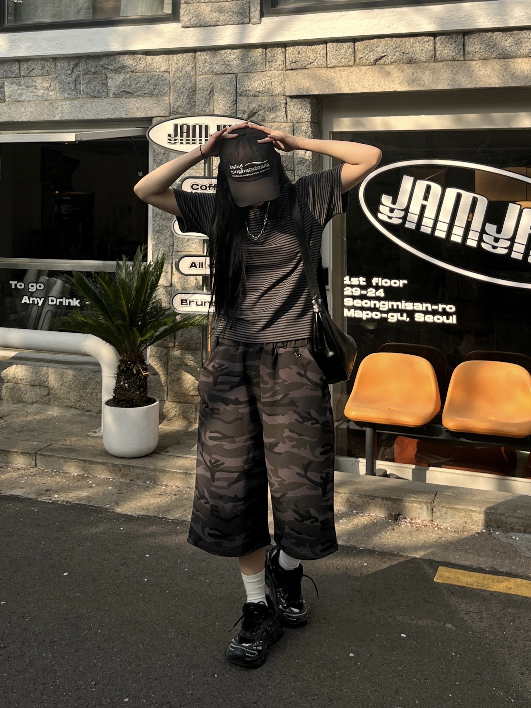 SLOW RECORD HOUSE Stripe Short Sleeve Black 착용 스타일 - 7