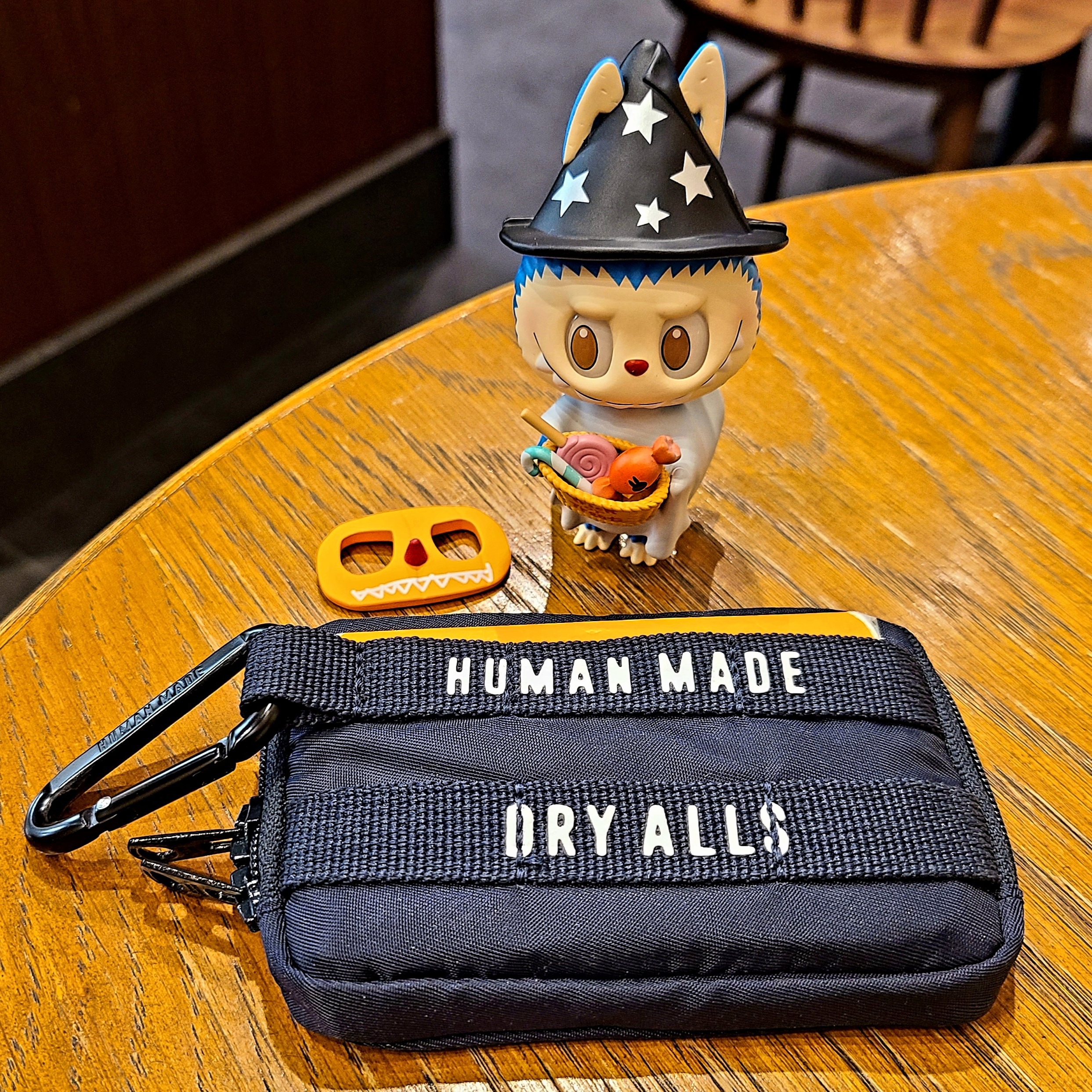 Pop Mart Labubu Trick Or Treat Blister, Human Made Military Card Case Navy 착용 스타일 - 1