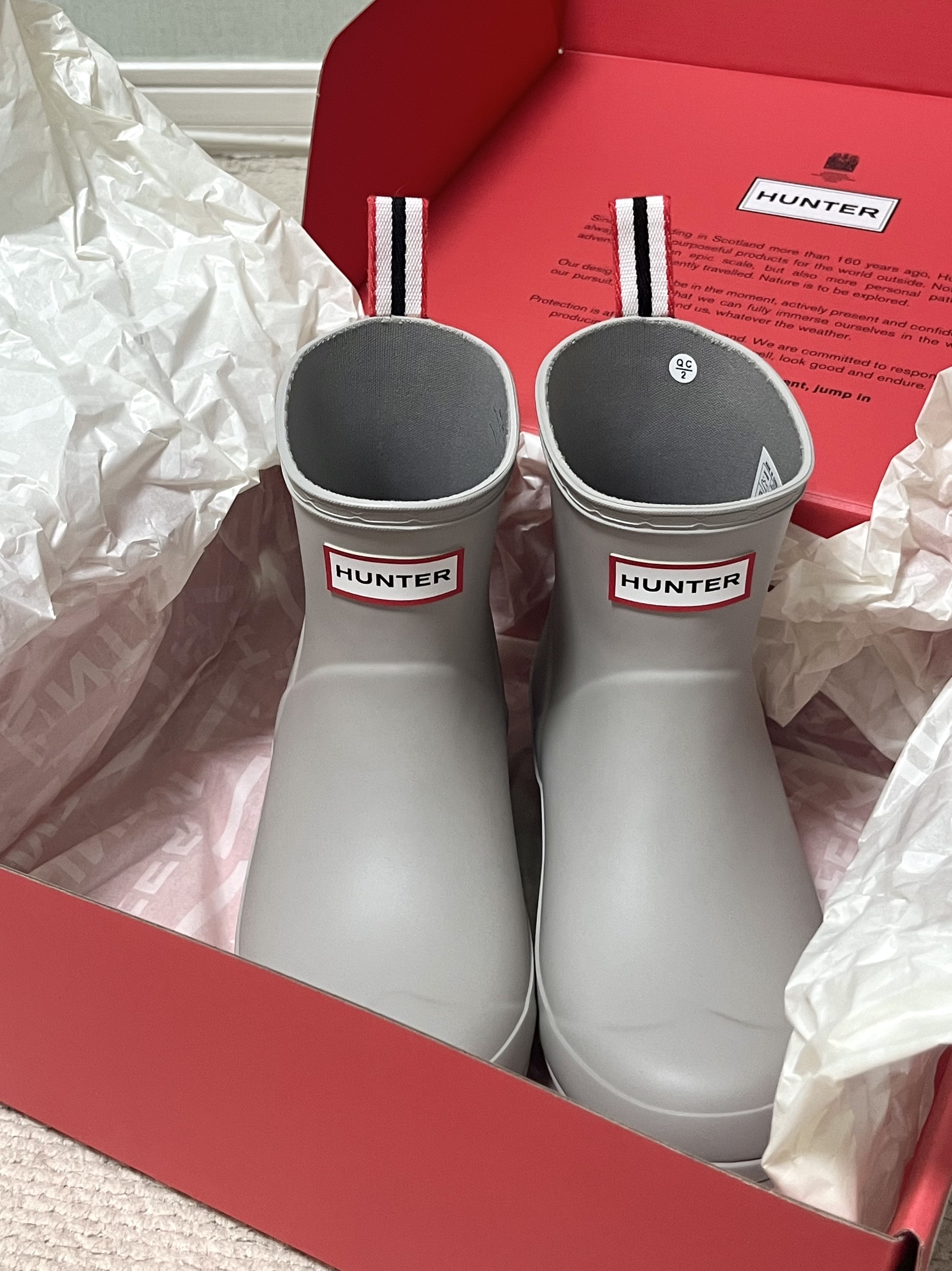 (W) Hunter Play Short Rain Boots Zinc Grey 착용 스타일 - 2