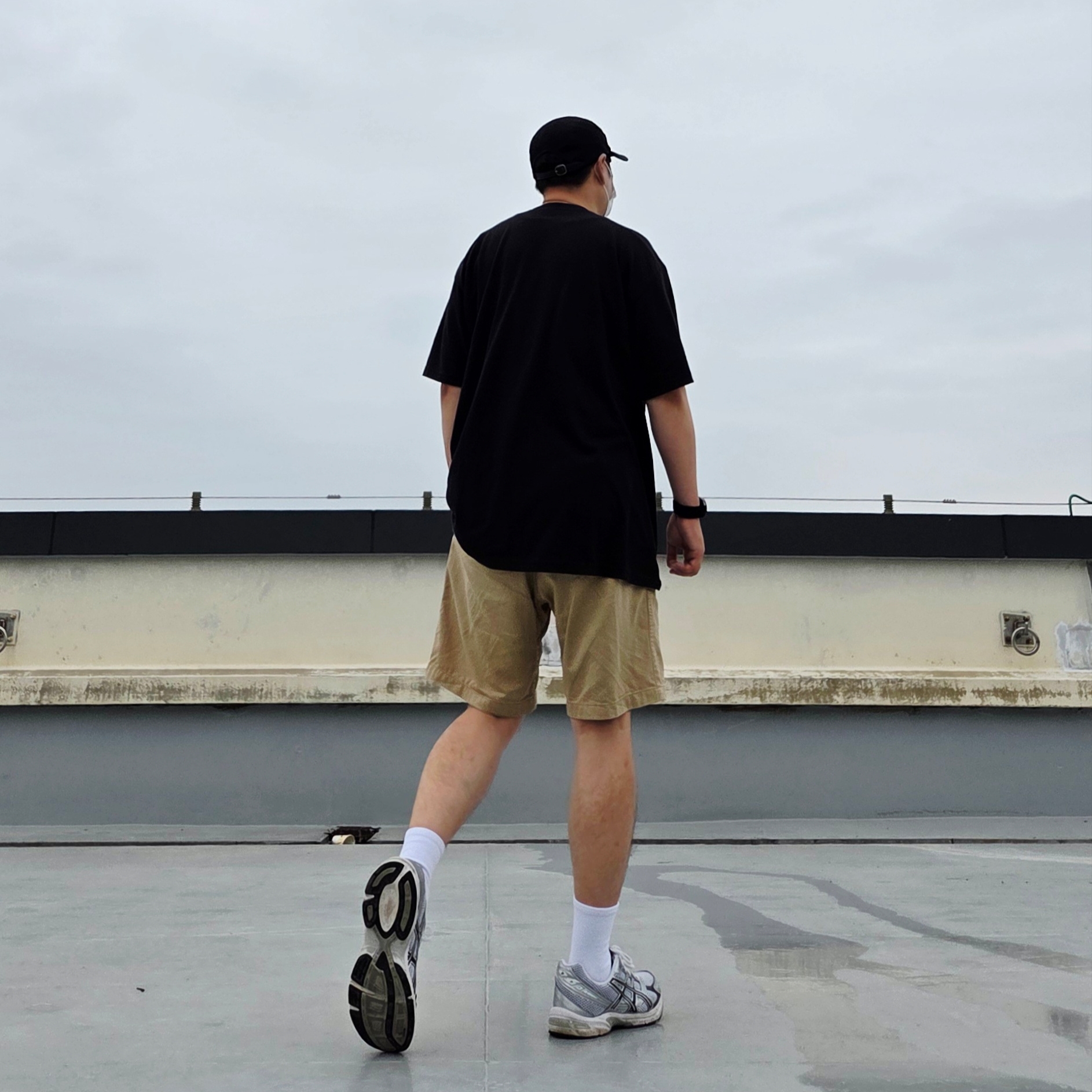 Supreme Announcing T-Shirt Black - 25SS, Supreme Hanes Tagless T-Shirt White (3 Pack) 착용 스타일 - 5