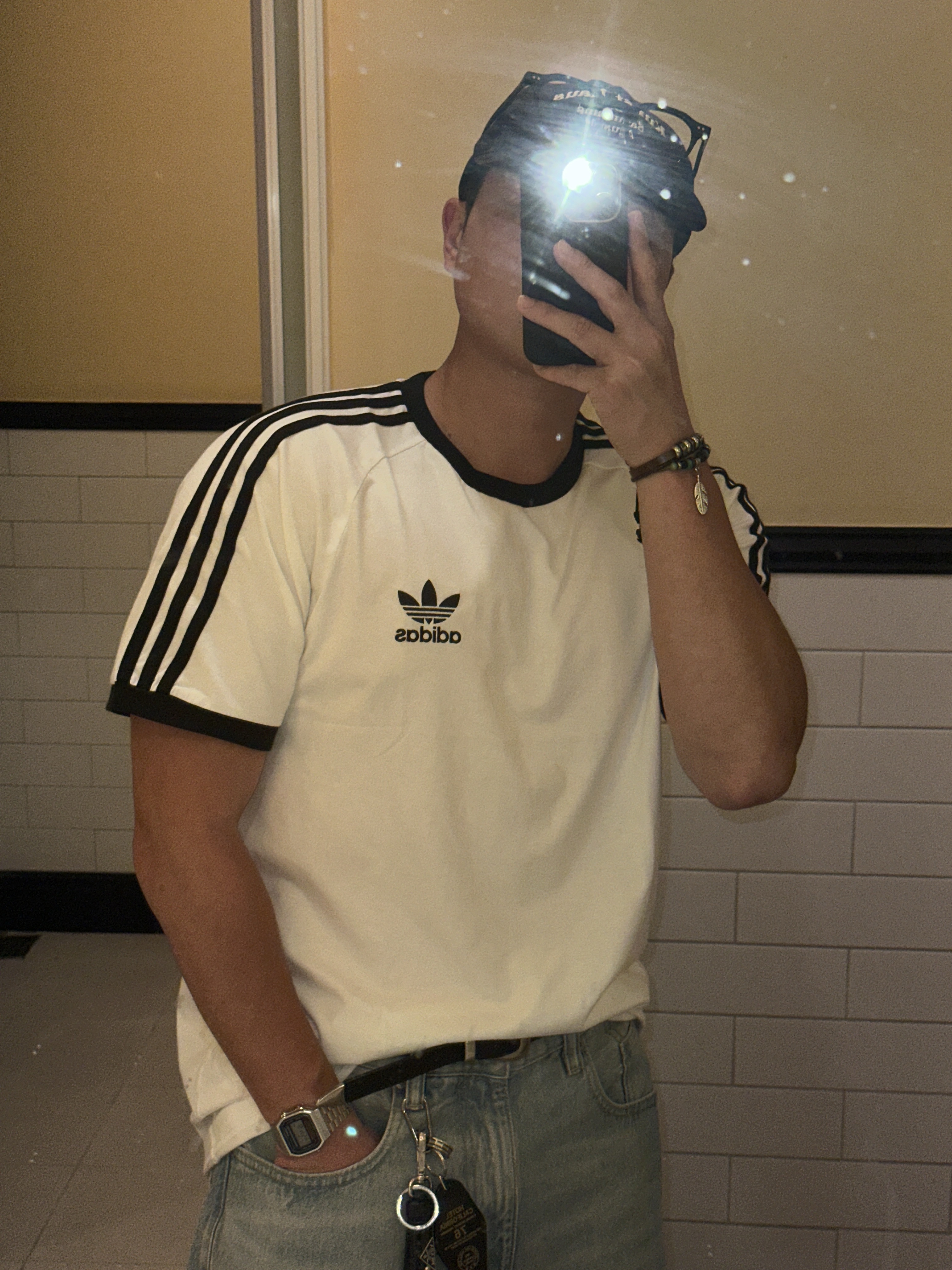Adidas Adicolor Classics 3-Stripes T-Shirt White - KR Sizing, Zara Baggy Fit Bermuda Denim Blue 착용 스타일 - 4