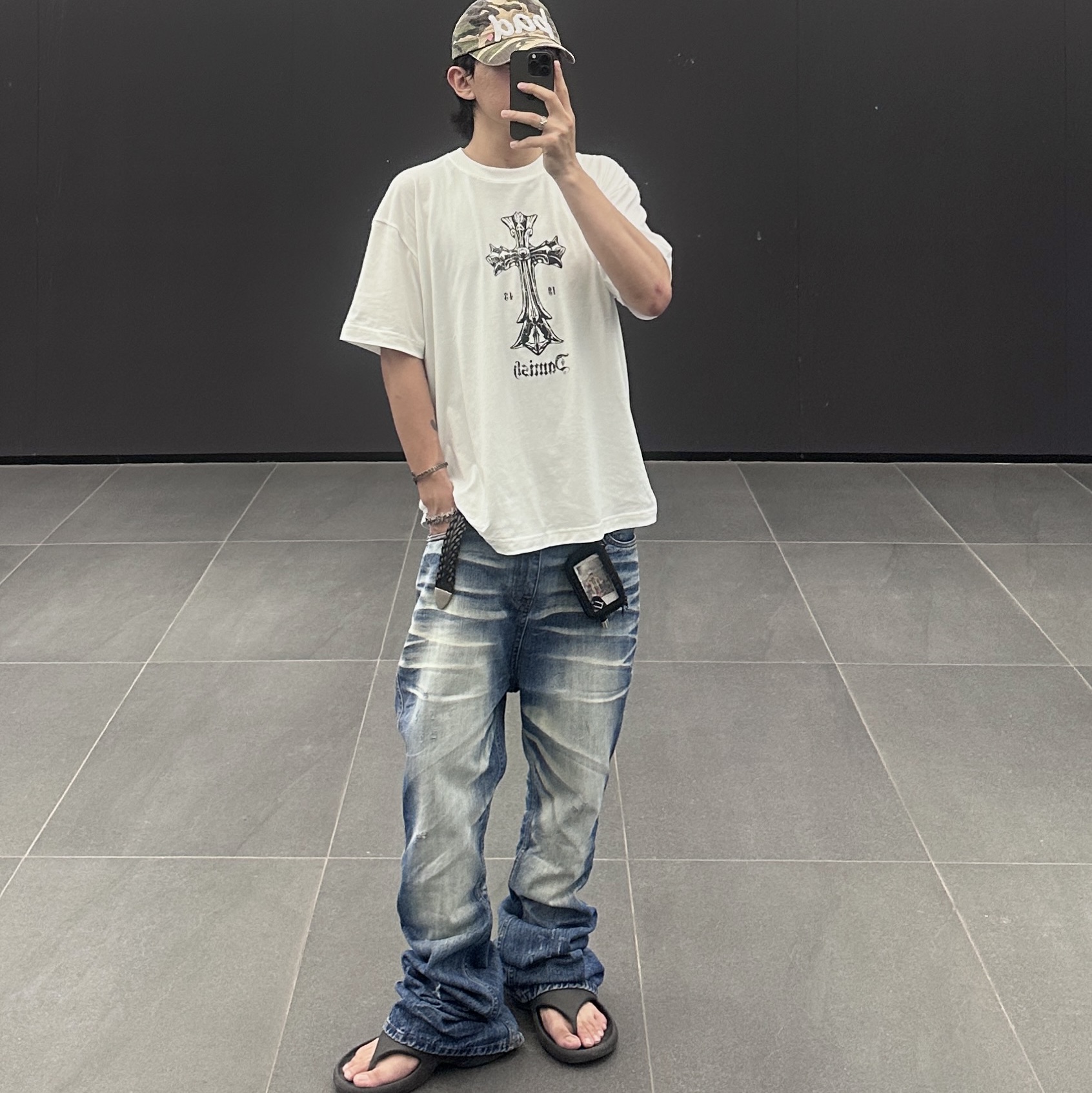 Diesel Sa-Maui X Rubber Mule Flip-Flop Black 착용 스타일 - 2