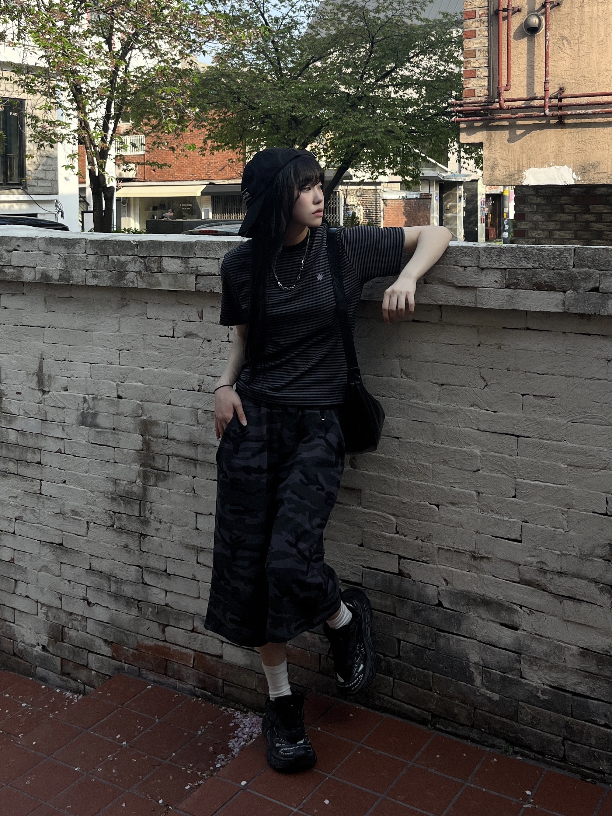 SLOW RECORD HOUSE Stripe Short Sleeve Black 착용 스타일 - 8